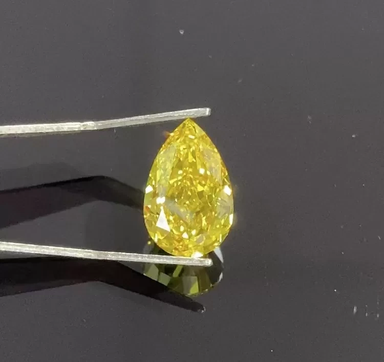 2-3CTS كمثرى فضفاضة مختبرية من الماس الأصفر الاصطناعي المعتمد من IGI 1