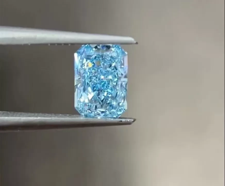 Lab Grown Fancy  Radiant Blue VS1 Diamond 1