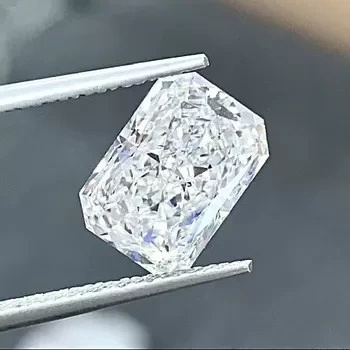 ألماس صناعي كبير الحجم مزروع في مختبر الترسيب الكيميائي للبخار، ذو شكل مشع، 4.0 قيراط، 4.5 قيراط 1