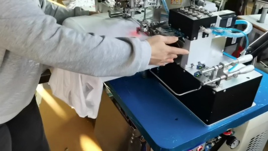 Intro to QK-300 converstitch bottom hemmer 1