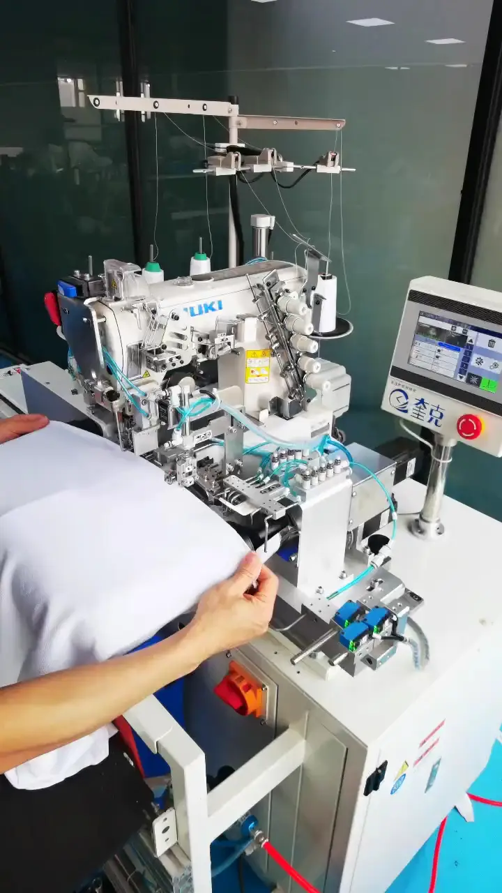 Ourleur inférieur à point de recouvrement automatique Kuike QK-300H équipé 1