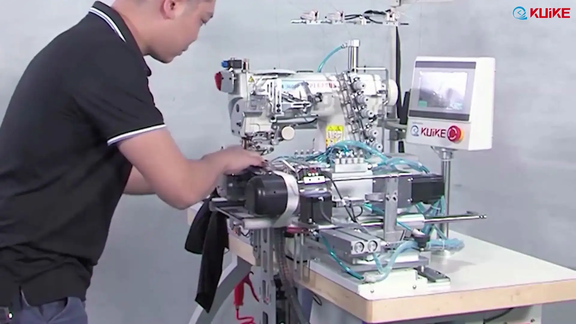 Ourleur automatique pour ceintures élastiques, modèle QK-346-5 1