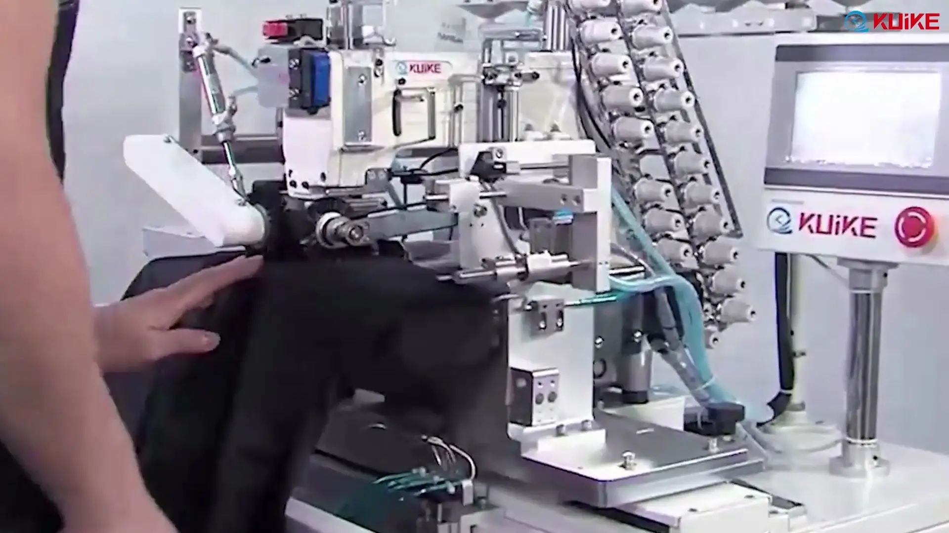 Station automatique de ceintures élastiques multi-aiguilles modèle QK-350 1