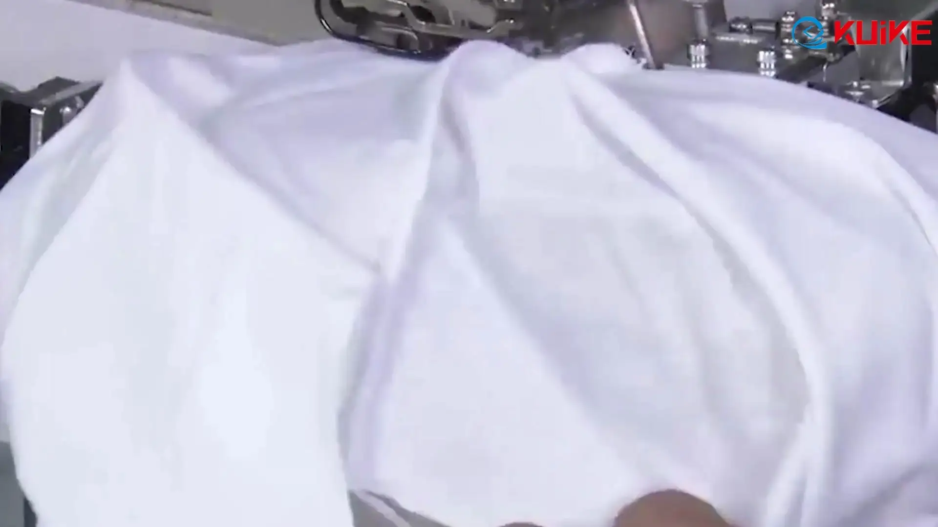 Automatic Round Collar Sewing Machine  Model   QK-343-10 1