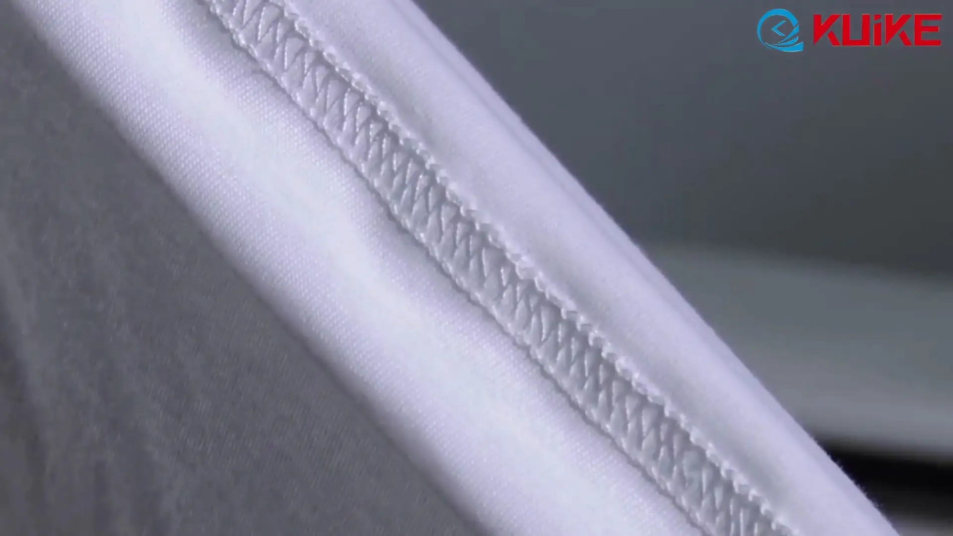 Ourleur inférieur à point de recouvrement automatique modèle QK-304 1