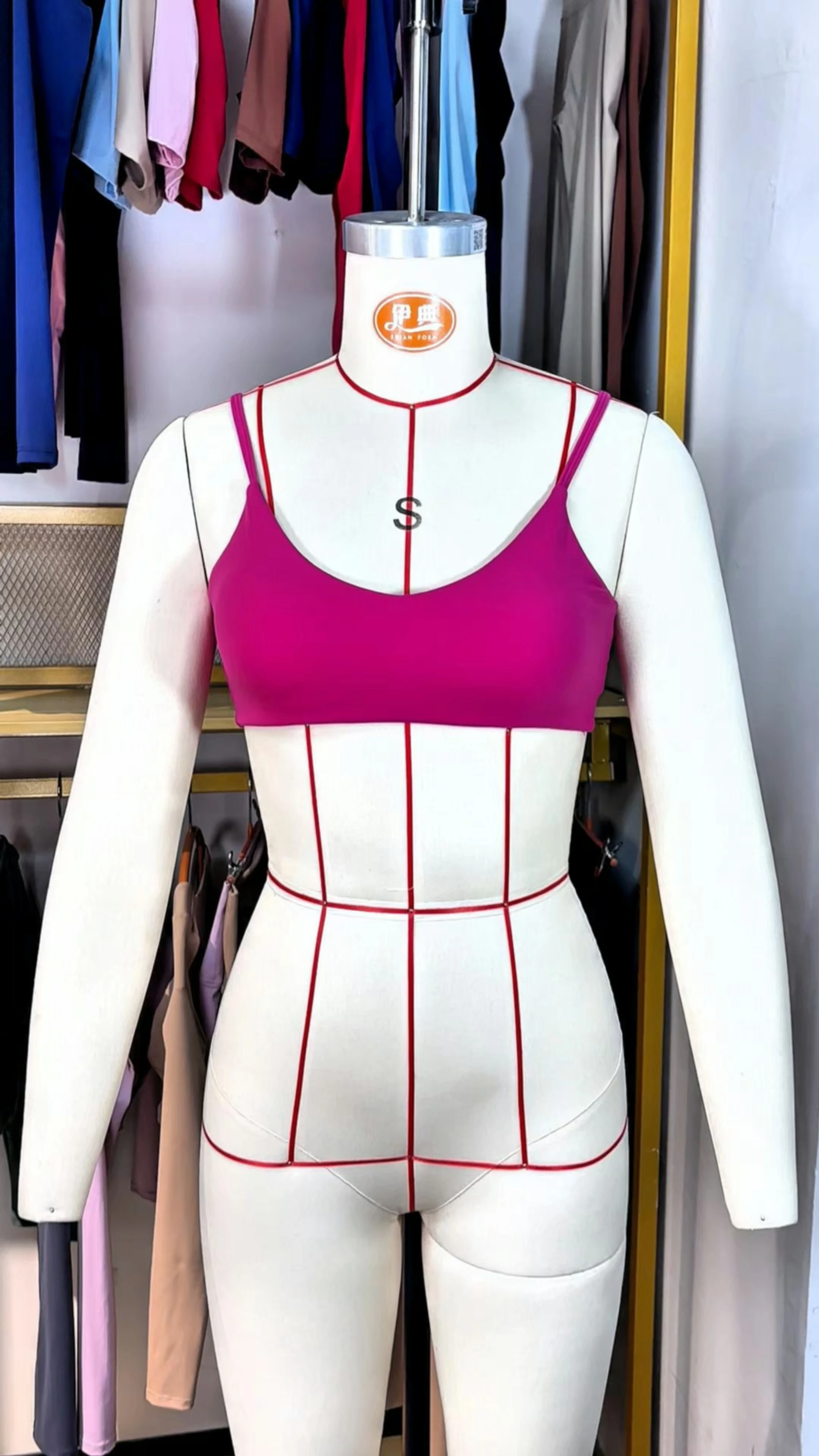 Женский спортивный бюстгальтер с открытой спиной для тренировок в спортзале. Возможно изготовление на заказ по OEM/ODM-модели. Hearuisavy XTNY911 1