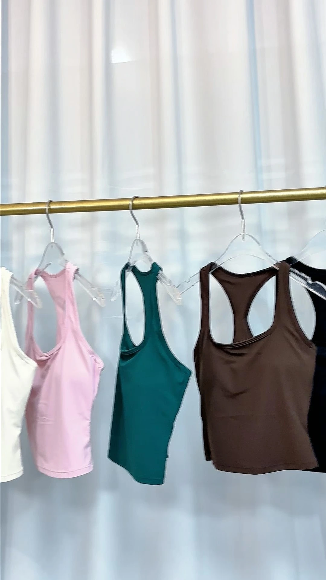 OEM/ODM Damen-Workout-Crop-Tanktop mit abnehmbarer Polsterung und atmungsaktivem Innenfutter, Hearuisavy XTBX8520 1