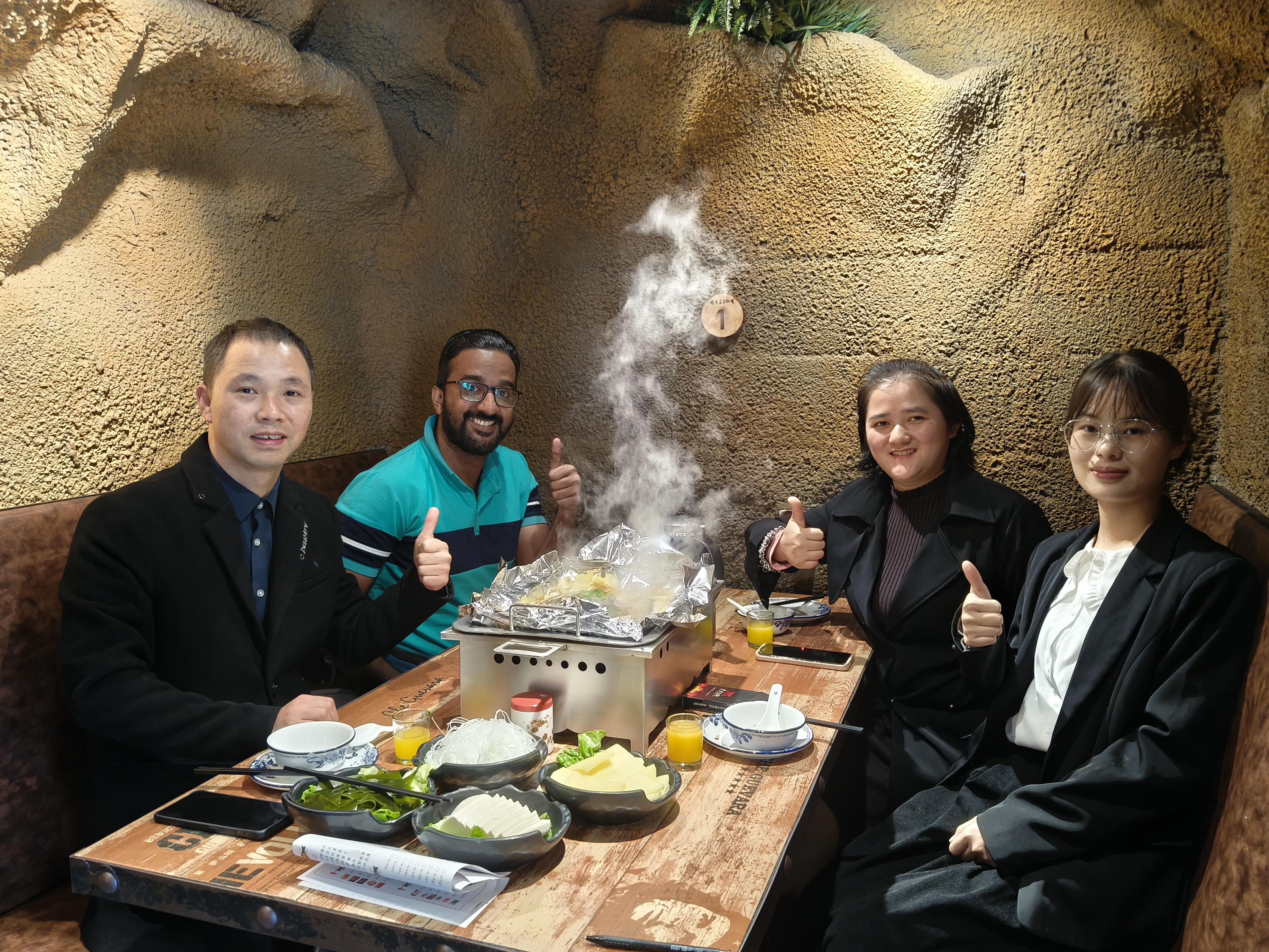 ৭ বছর পর হোইন থার্মাল প্রিন্টার কারখানায় আবার পুরনো বন্ধুর সাথে দেখা। 6