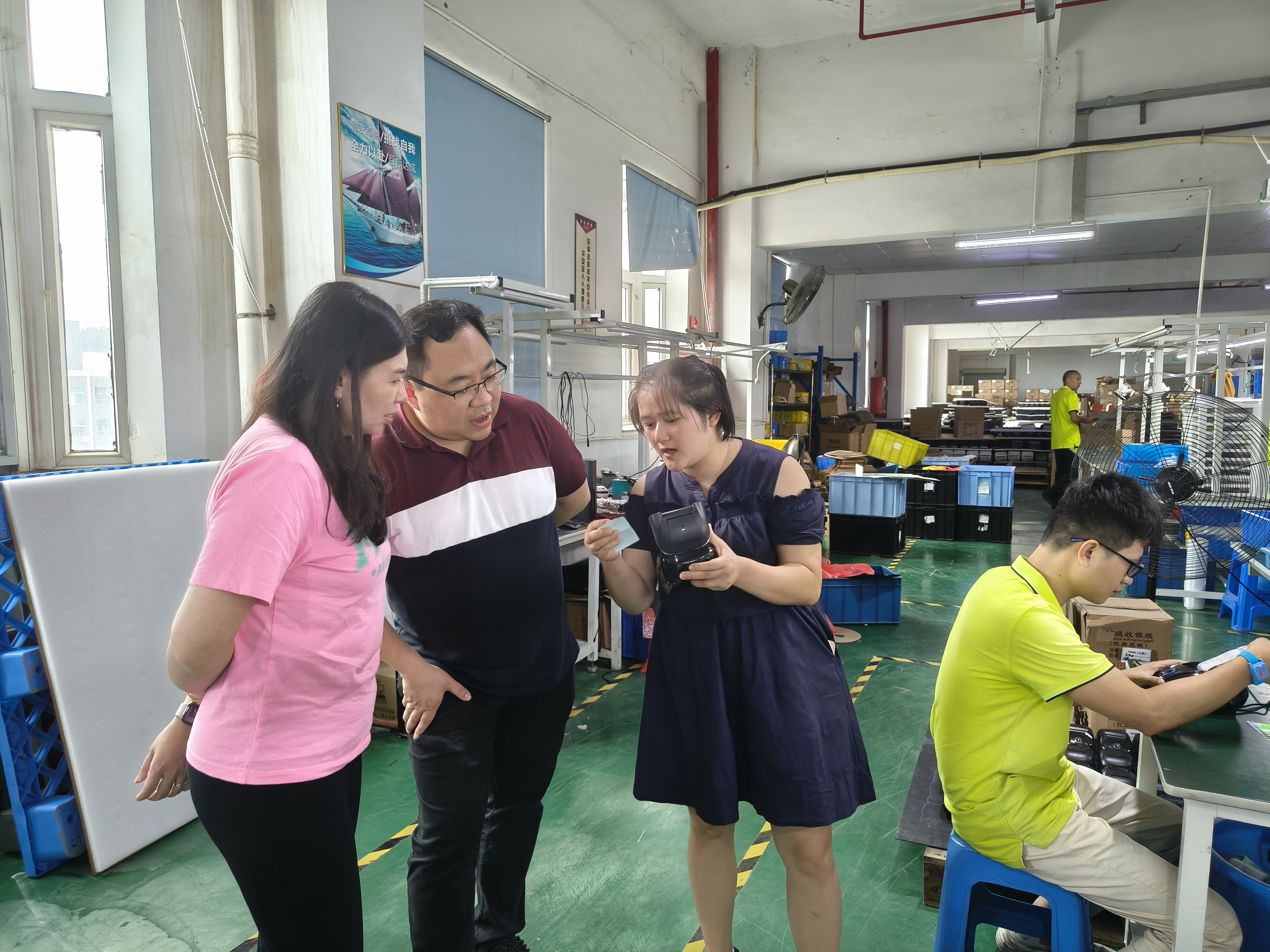 আমাদের পুরনো বন্ধু মিঃ এবং মিসেস রবিনকে HOIN থার্মাল প্রিন্টার কারখানায় আন্তরিকভাবে স্বাগত! 5