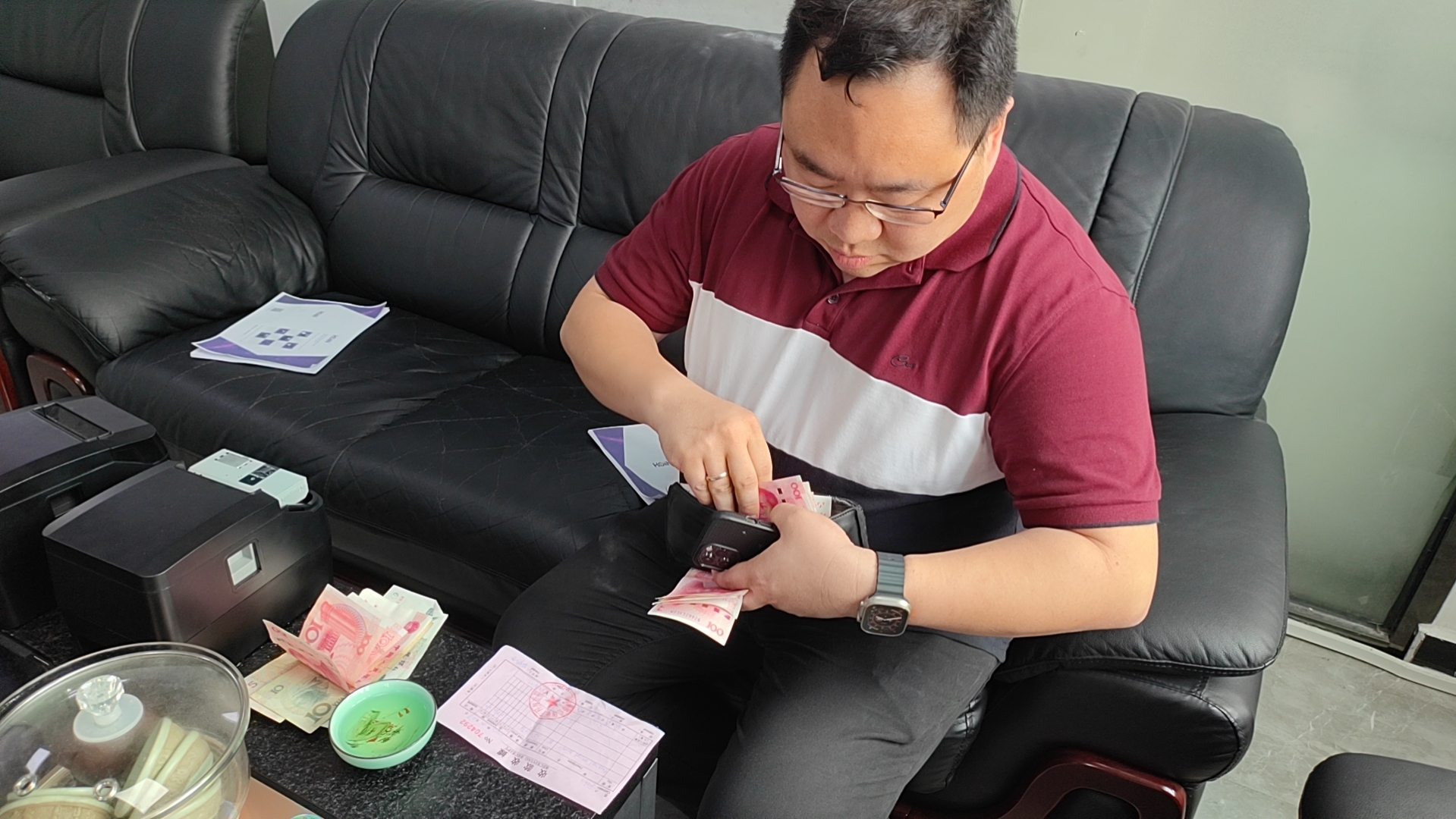 আমাদের পুরনো বন্ধু মিঃ এবং মিসেস রবিনকে HOIN থার্মাল প্রিন্টার কারখানায় আন্তরিকভাবে স্বাগত! 4