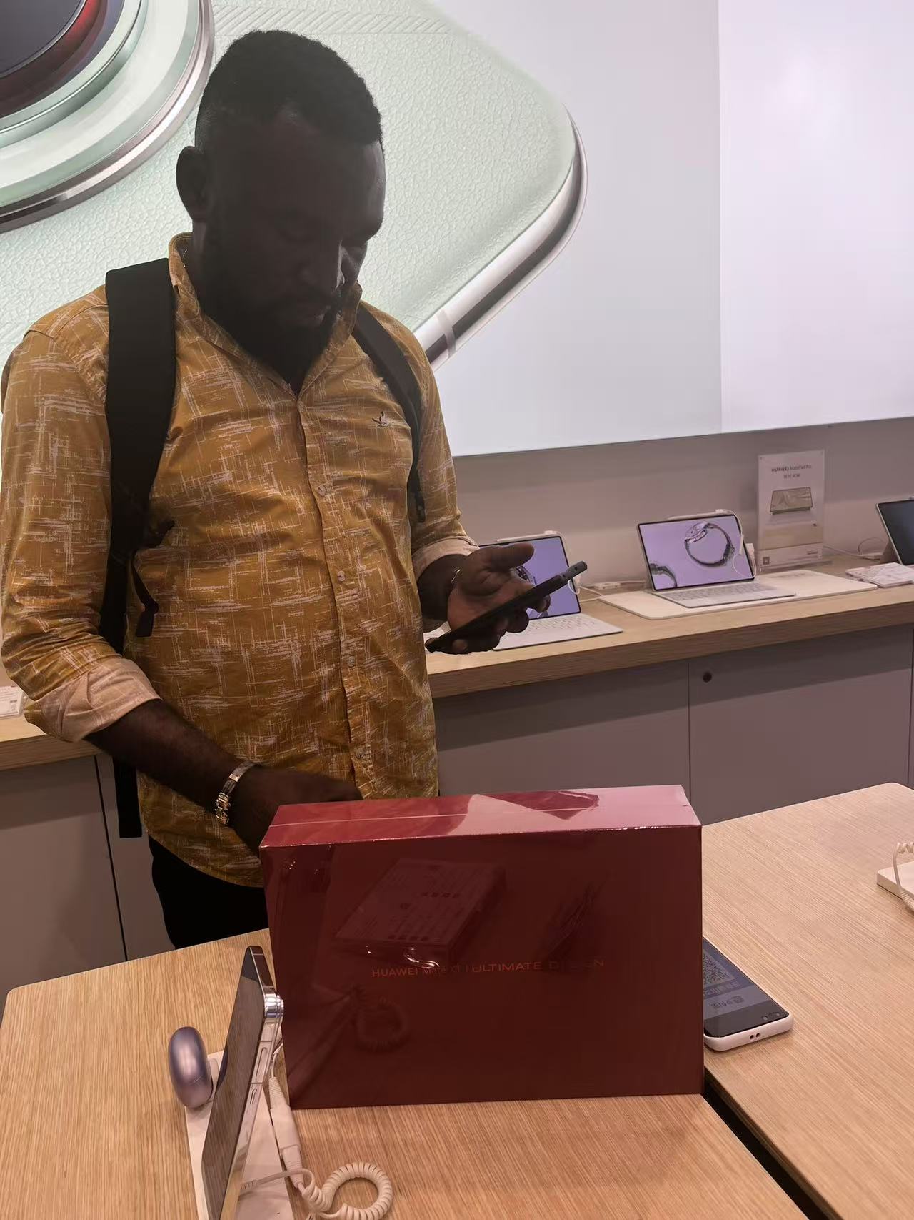 পেশাদার ফরাসি এজেন্ট অংশীদার নির্মাতাদের ১০ম বার্ষিকীতে একটি অভিনন্দন বার্তা পাঠিয়েছে 2