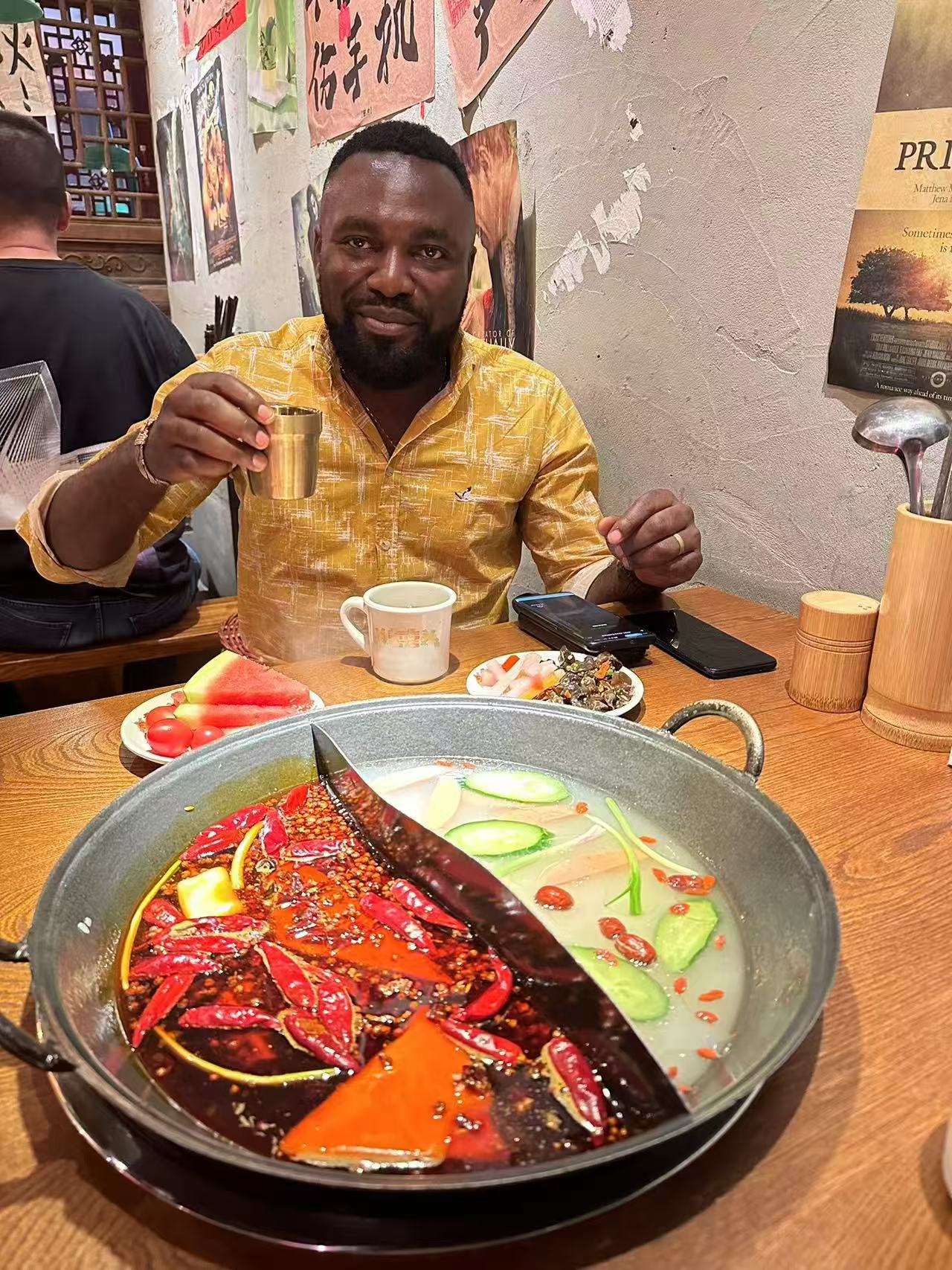 পেশাদার ফরাসি এজেন্ট অংশীদার নির্মাতাদের ১০ম বার্ষিকীতে একটি অভিনন্দন বার্তা পাঠিয়েছে 3