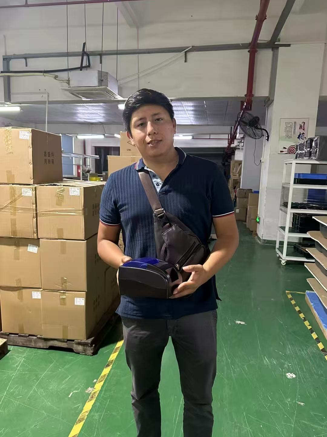 দক্ষিণ আমেরিকার গ্রাহকরা হোইন-এ আসেন, আমরা রাতের খাবার এবং KTV পণ্য উপভোগ করি | HOIN 2