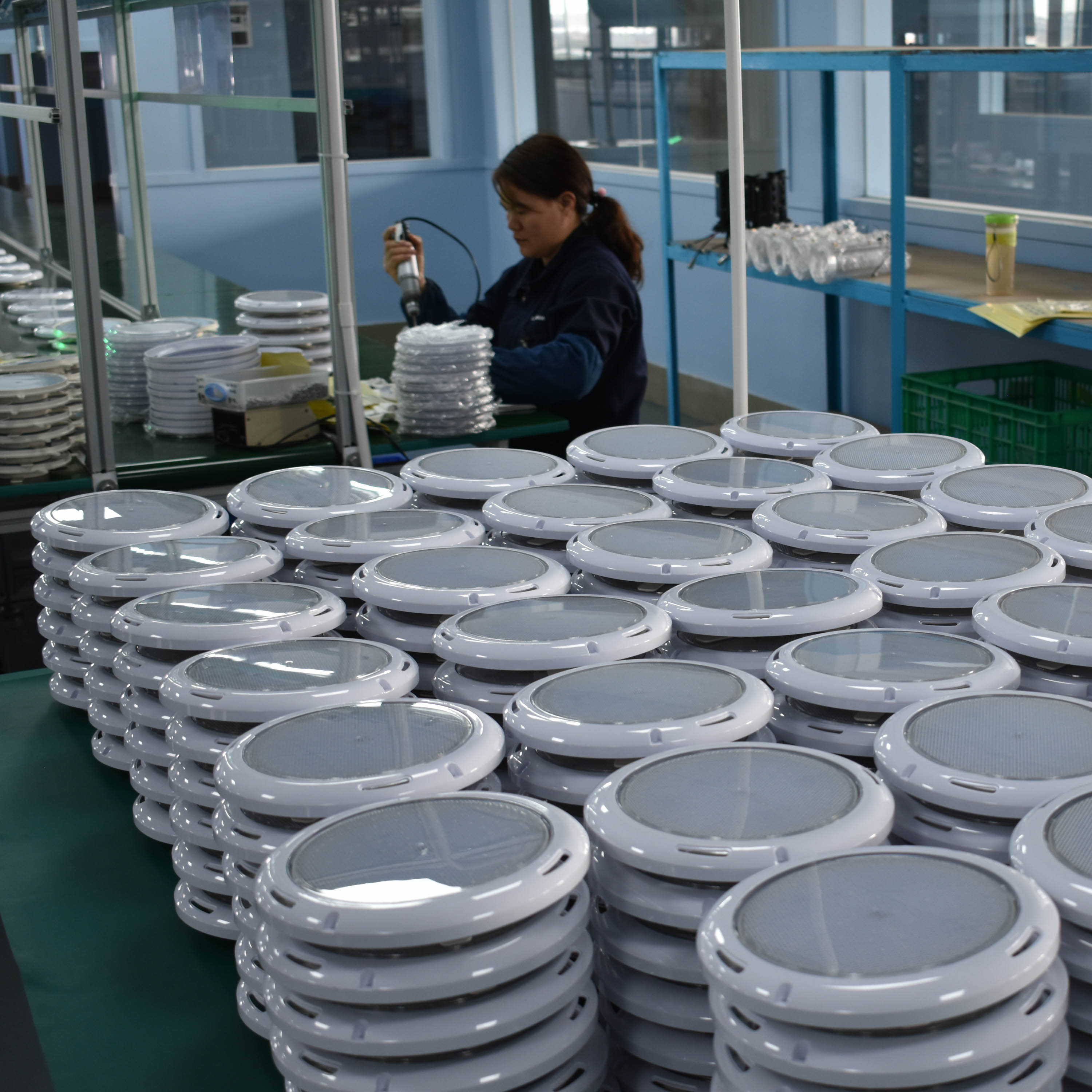 Poolking | Nya LED-lampor runt leverantörer av ovanmarkspooler 12