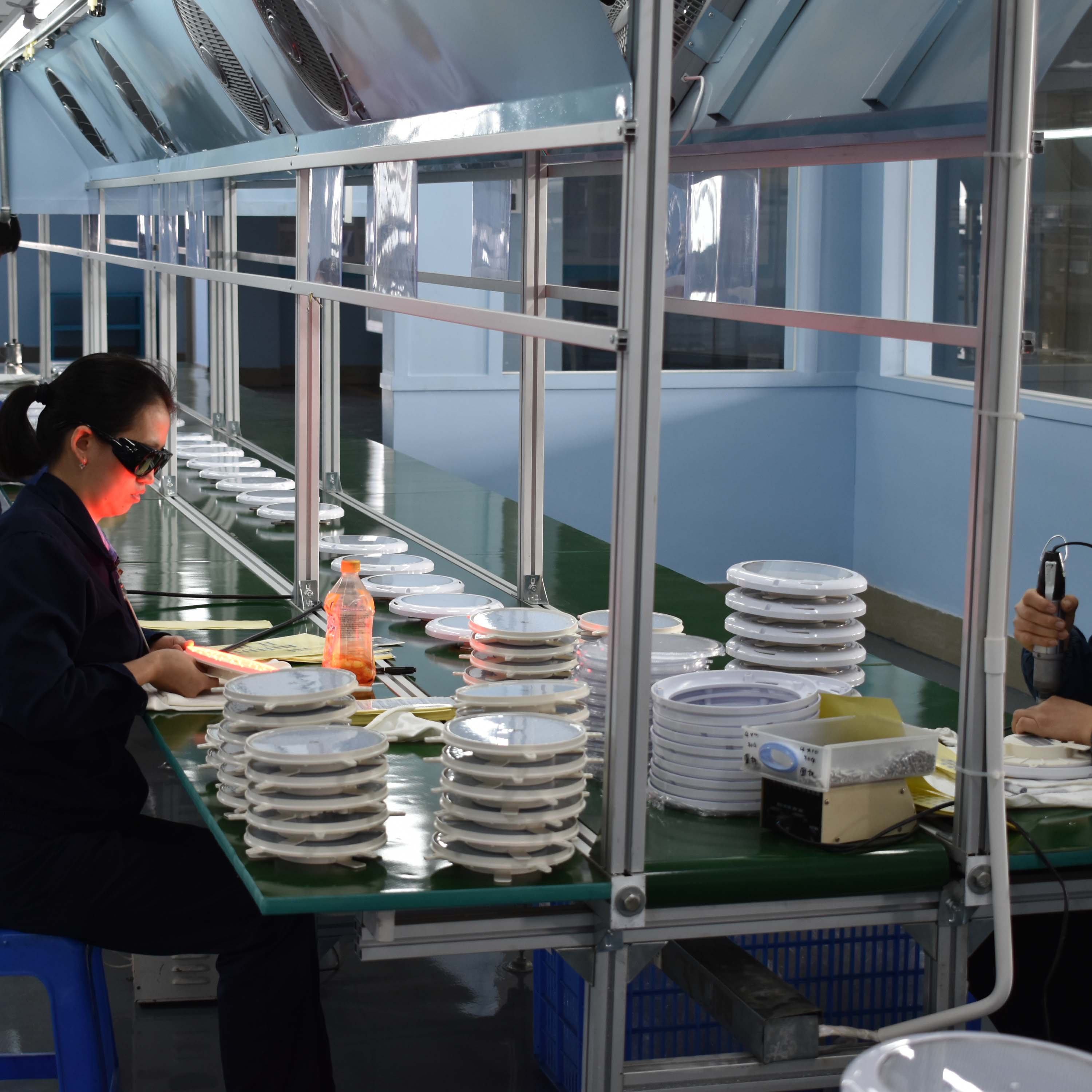 Poolking | Nya LED-lampor runt leverantörer av ovanmarkspooler 13