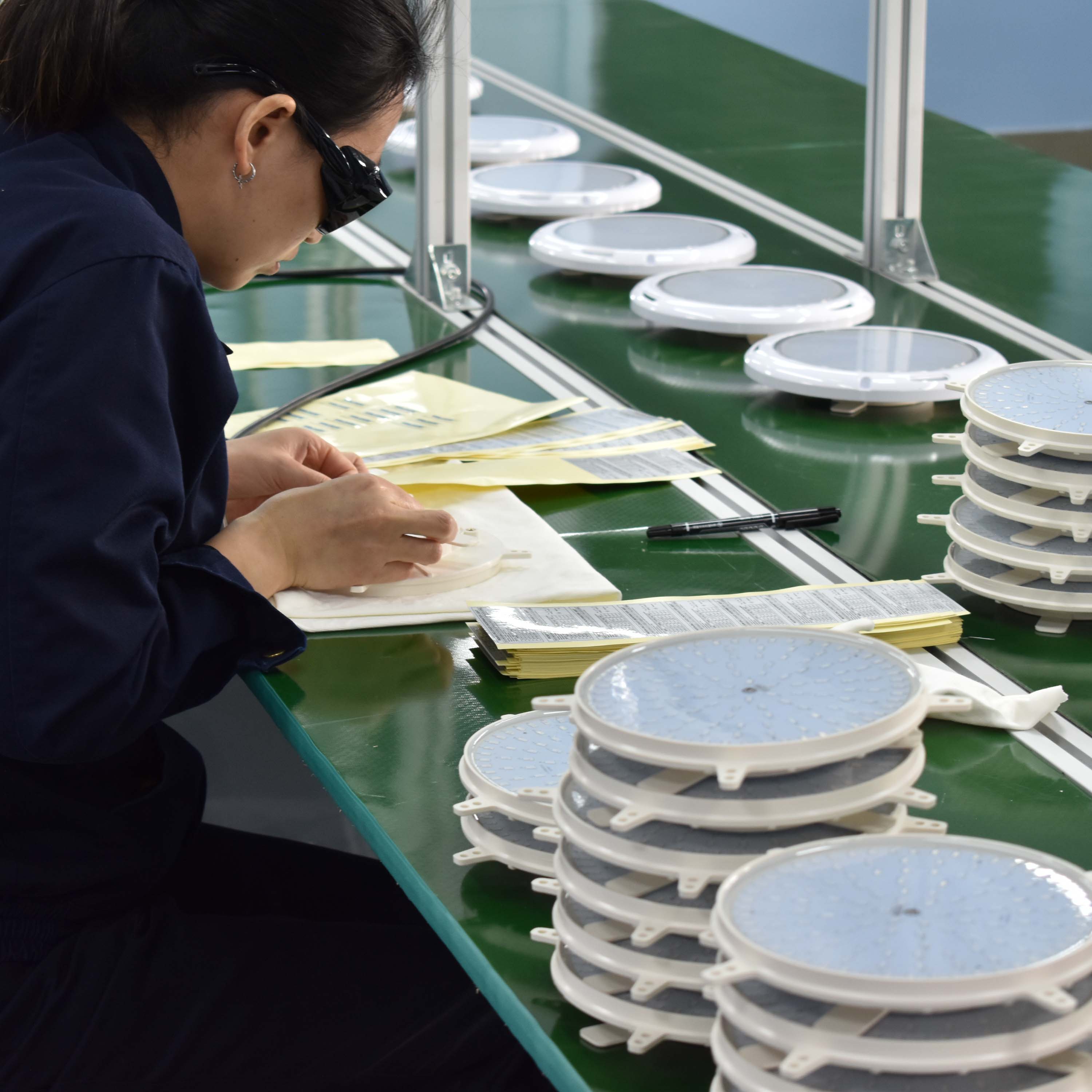 Poolking | Nya LED-lampor runt leverantörer av ovanmarkspooler 14