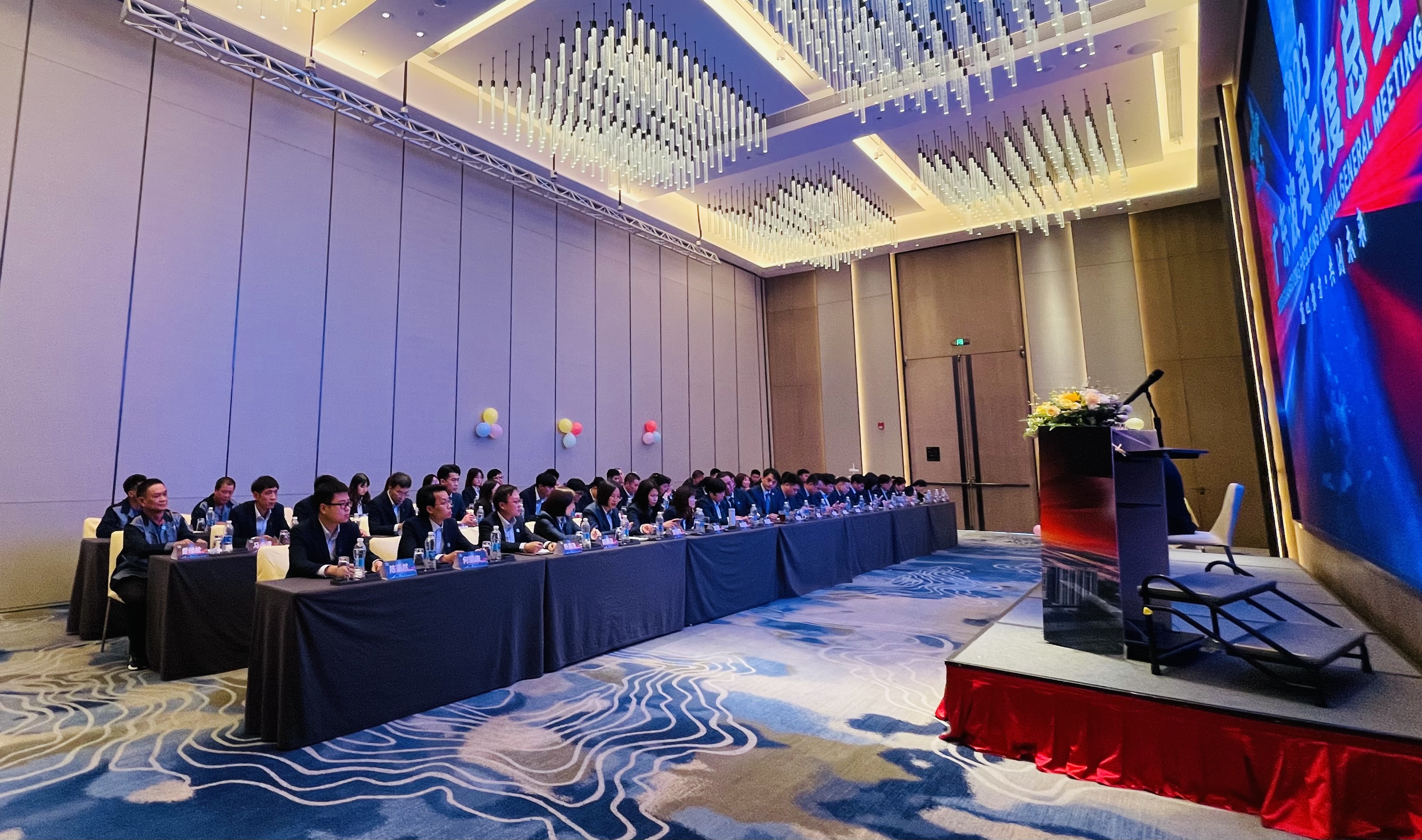 Výroční shrnutí schůze společnosti PoolKing za rok 2023 2