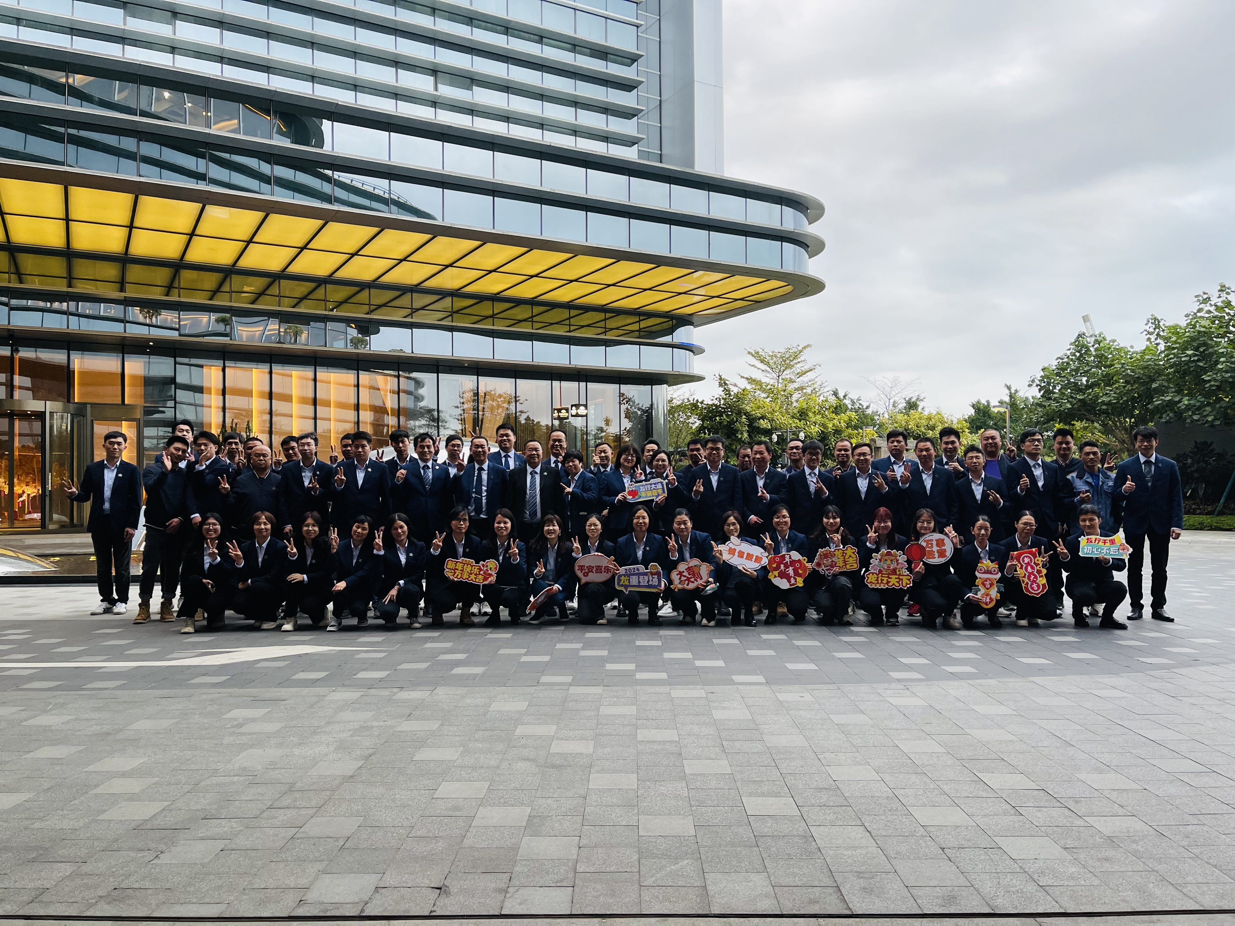 Výroční shrnutí schůze společnosti PoolKing za rok 2023 12