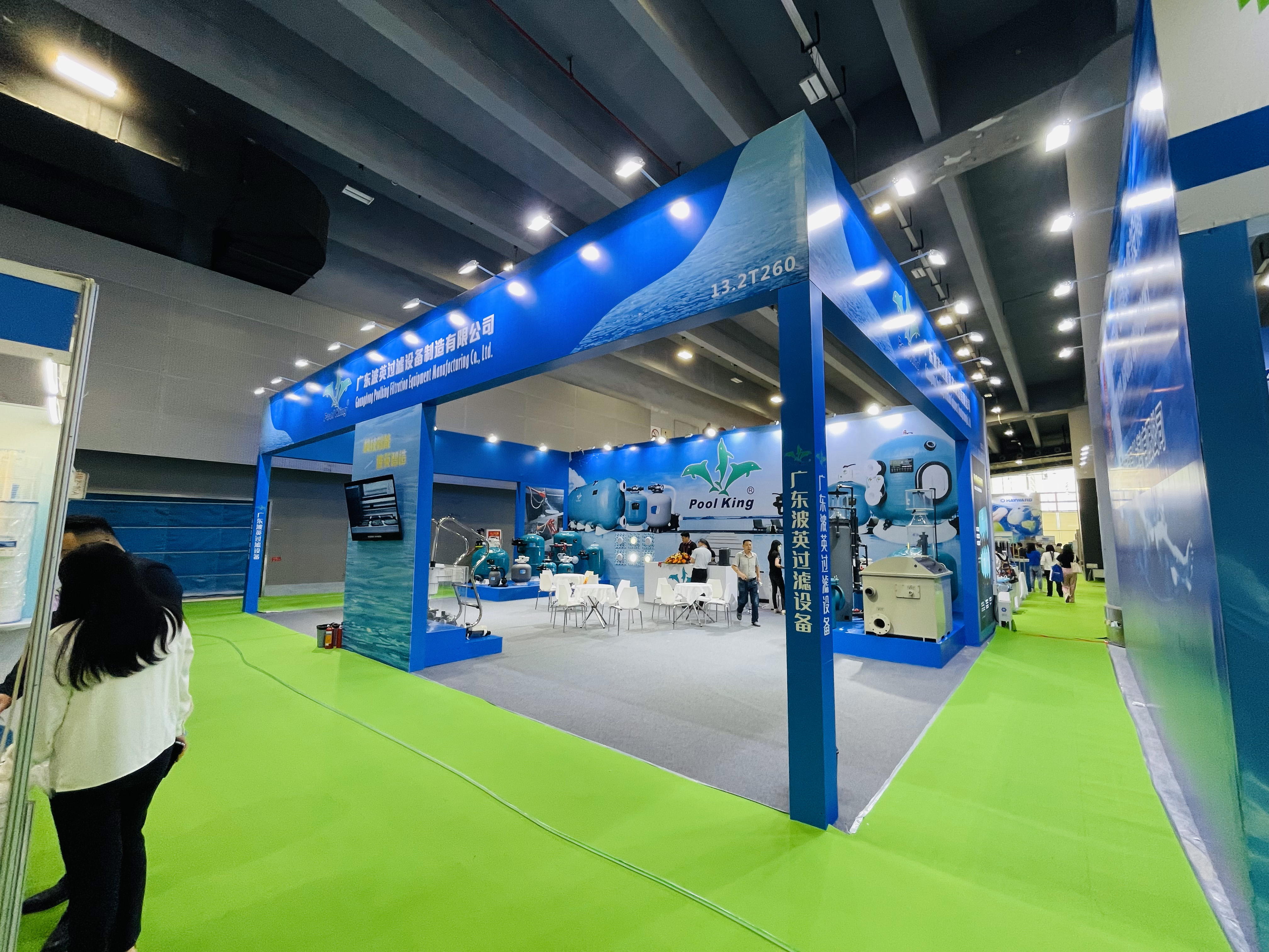 Poolking은 새로운 모래 필터를 전시하기 위해 멋진 풀 쇼에 참석했습니다. 1