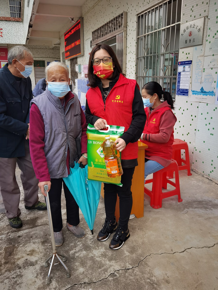 Poolking carry out respecting elderly activity to enhance social responsibility 2