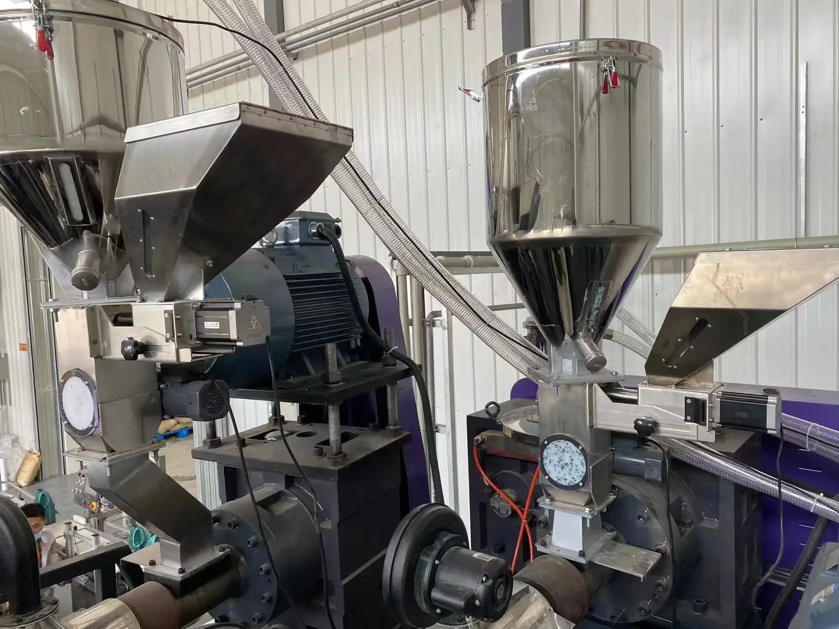 HDPE Plastic Bottle Making Machine: Advanced Technology for Superior Performance 5