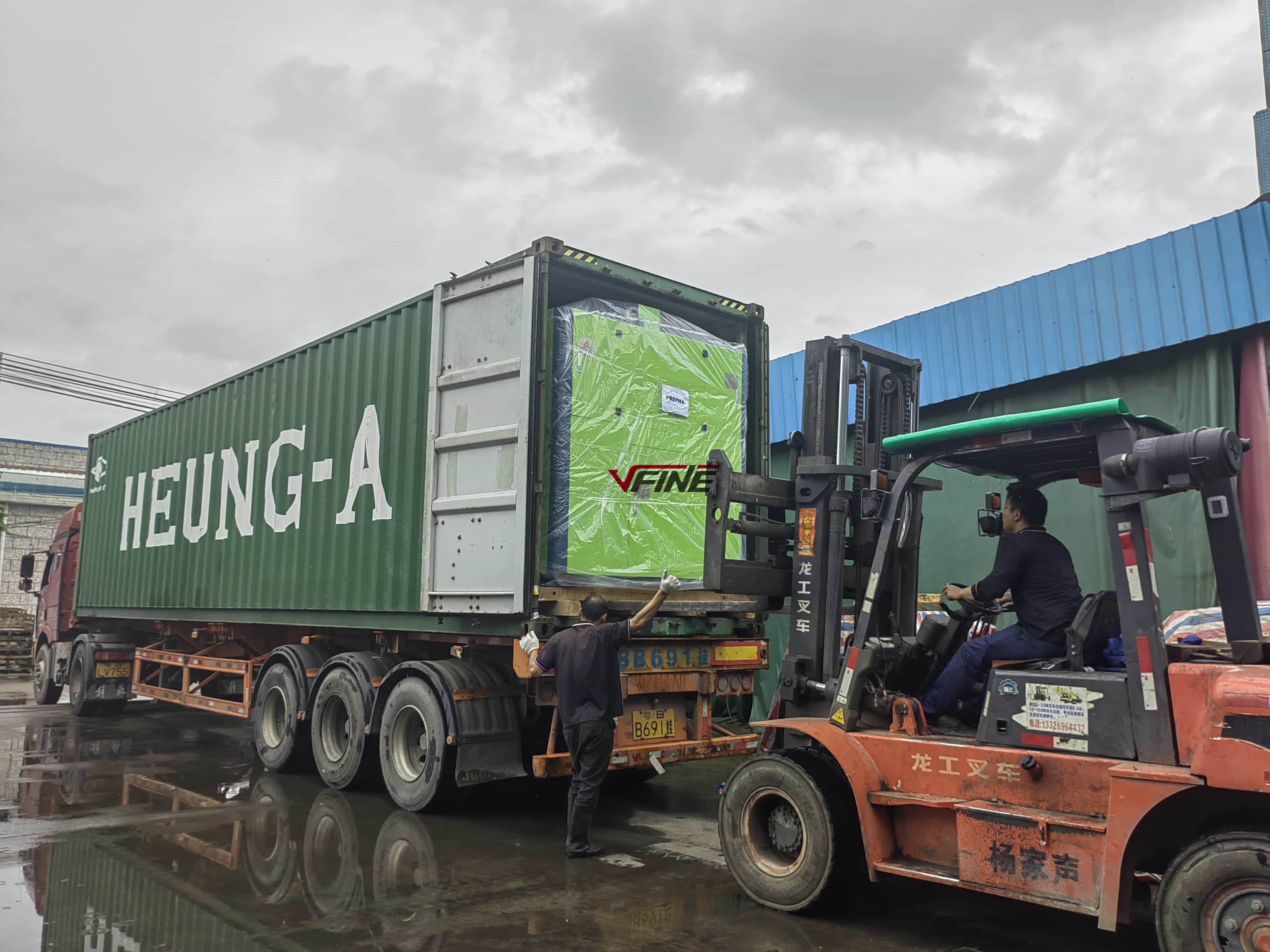 4cavity blow molding machine 9