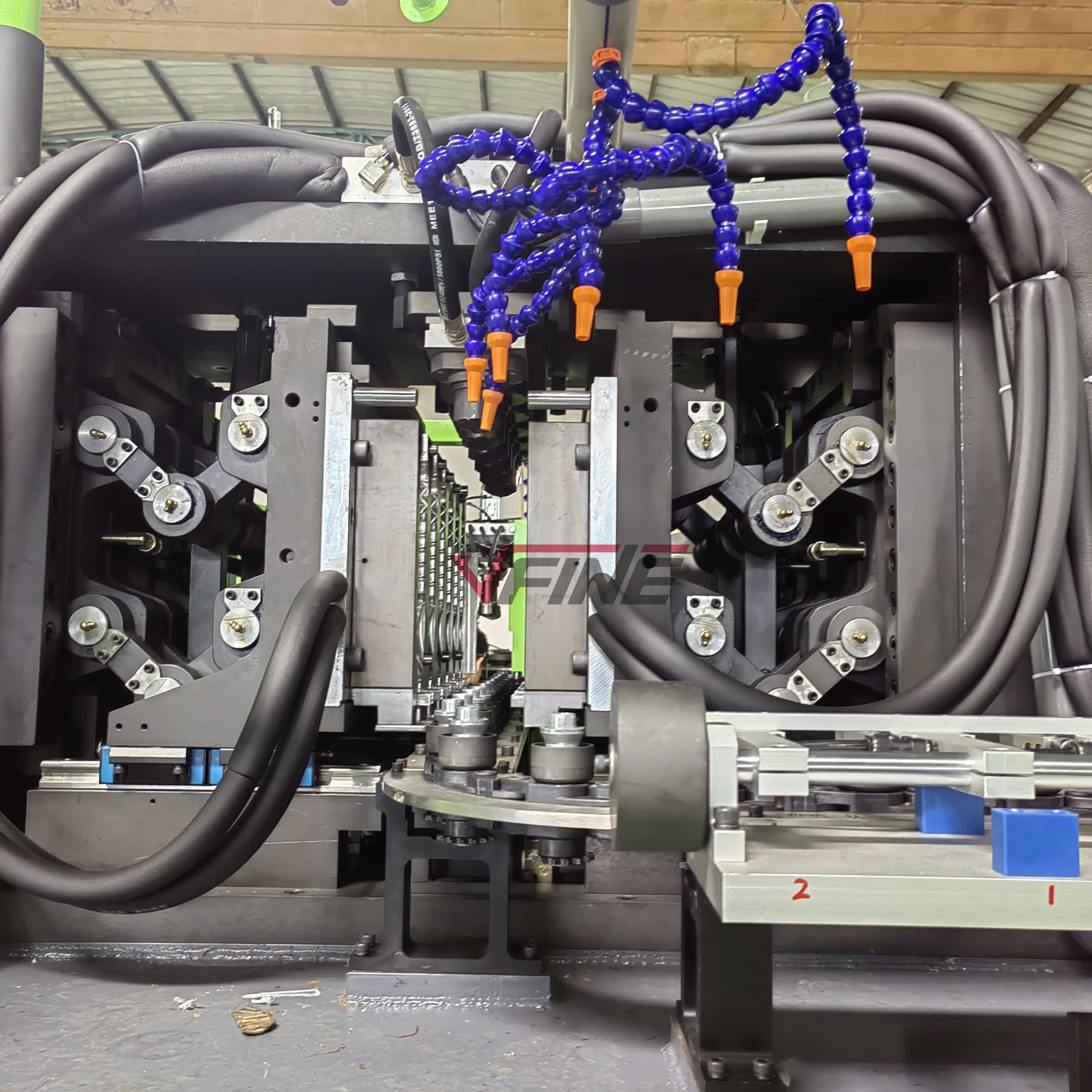 High Quality VFINE 6cavity blowing machine introduction Wholesale - Zhongshan Vfine Machinery Co., Ltd 5
