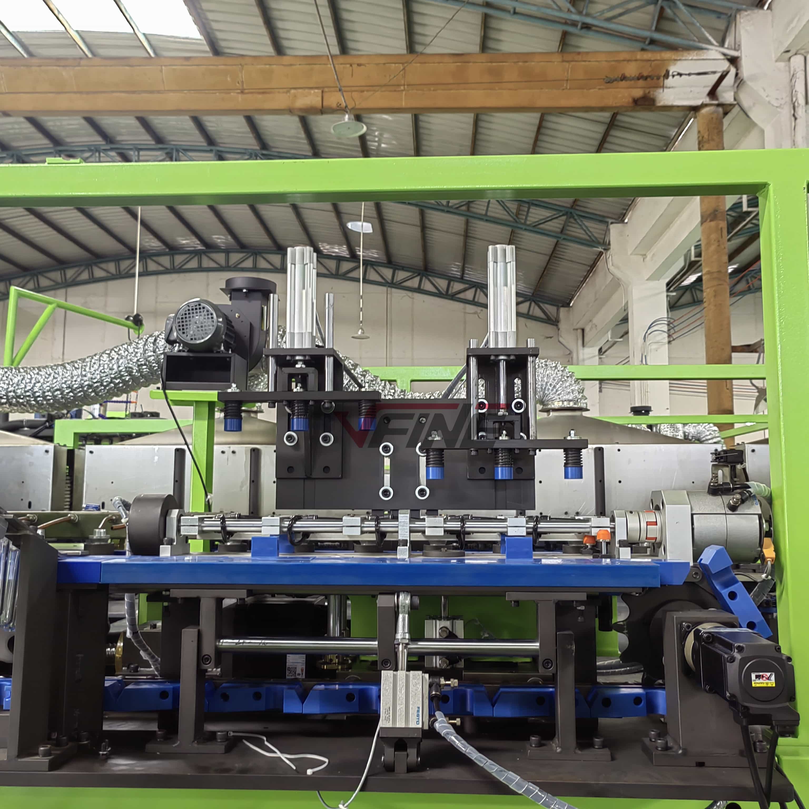 9cavity blow molding machine 3