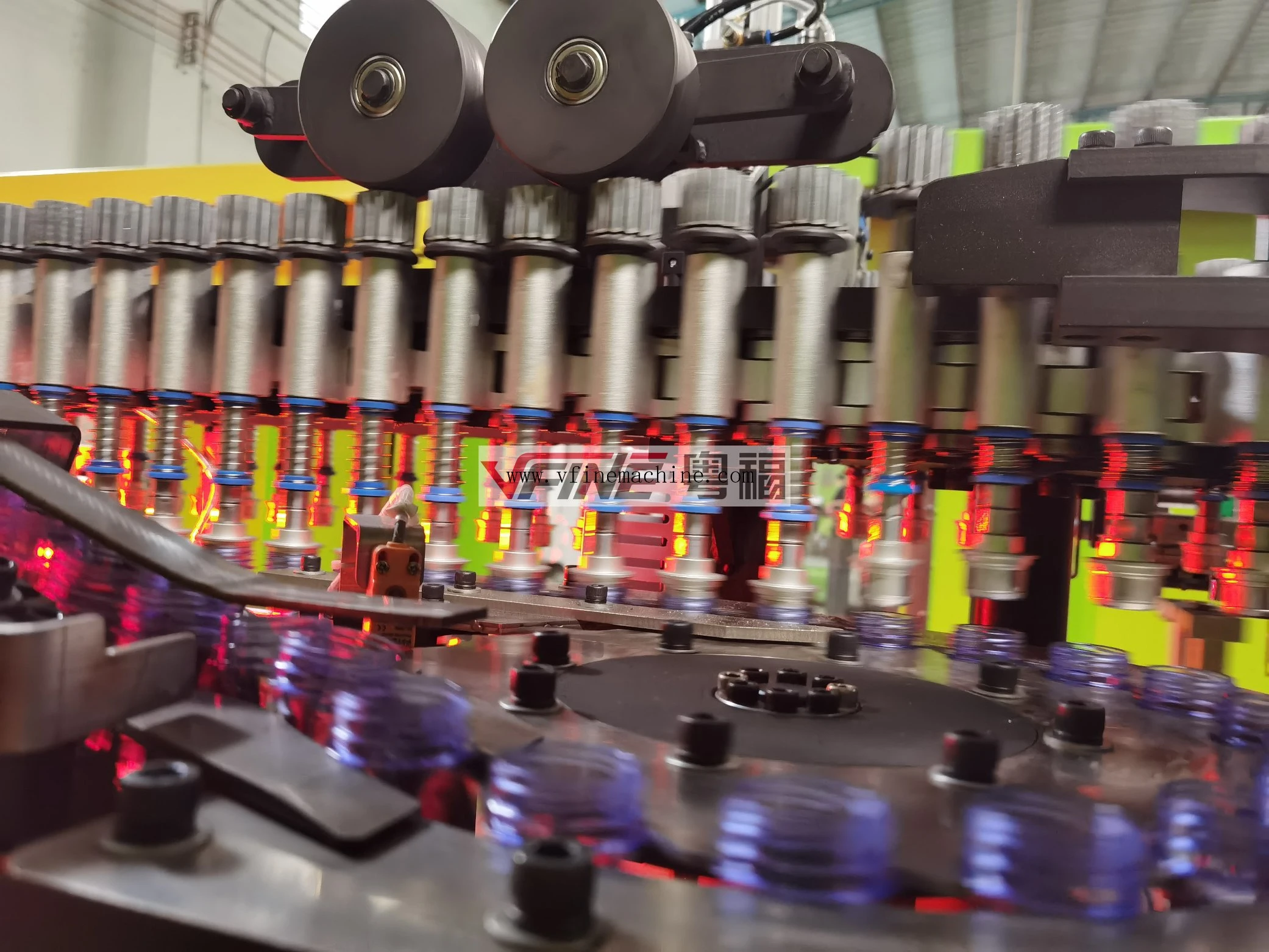 VFINE - โรงงานผลิตขวดน้ำพลาสติก PET แบบอัตโนมัติเต็มรูปแบบ เครื่องเป่าขวดพลาสติกแบบยืด การผลิตแม่พิมพ์ 5