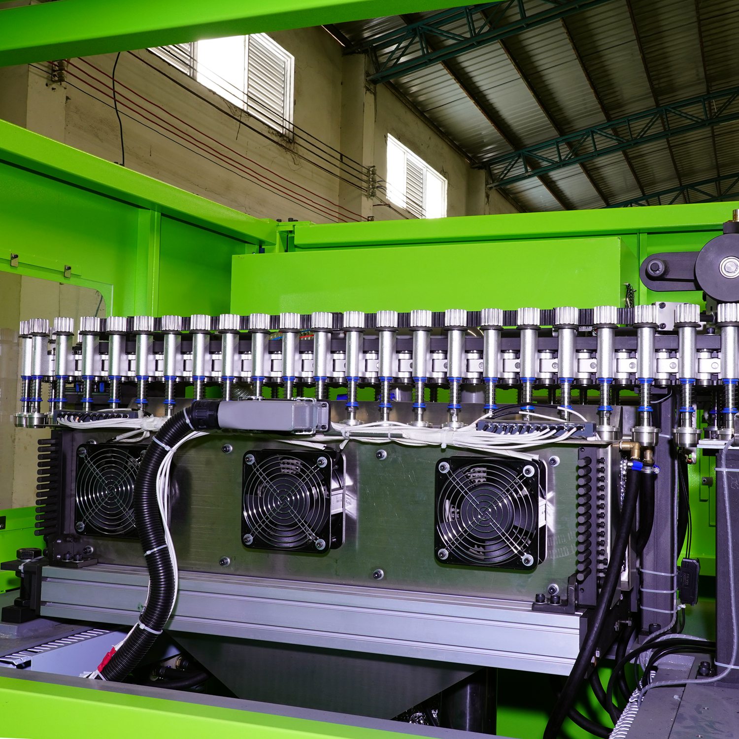 Máquina de fabricação de garrafas de alta velocidade com 3 cavidades para garrafas de 3L a 10L 7