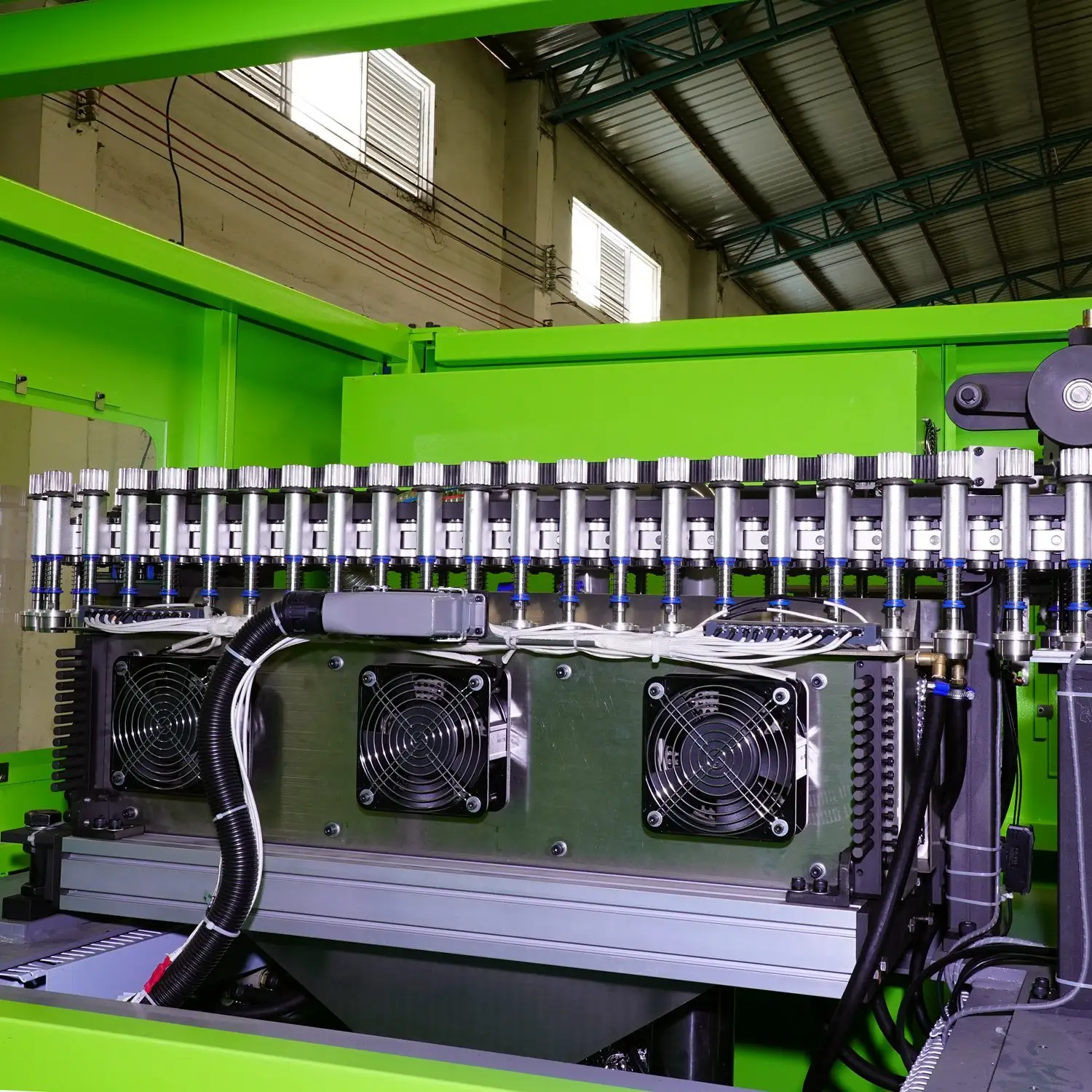 High-Speed 3-Cavity Rotary Bottle Making Machine 7