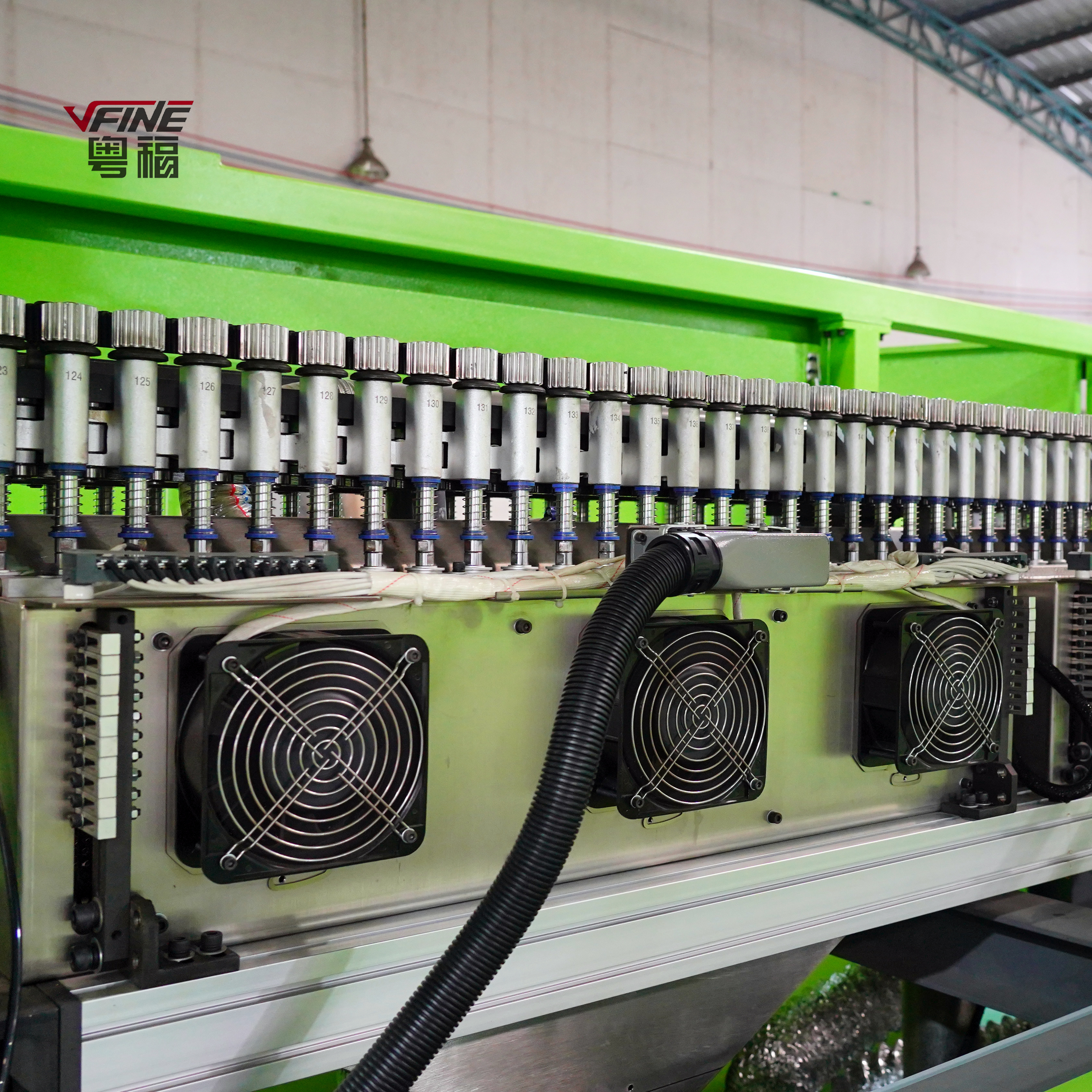 High-Speed Fully Automatic Bottle Blow Molding Machine 12