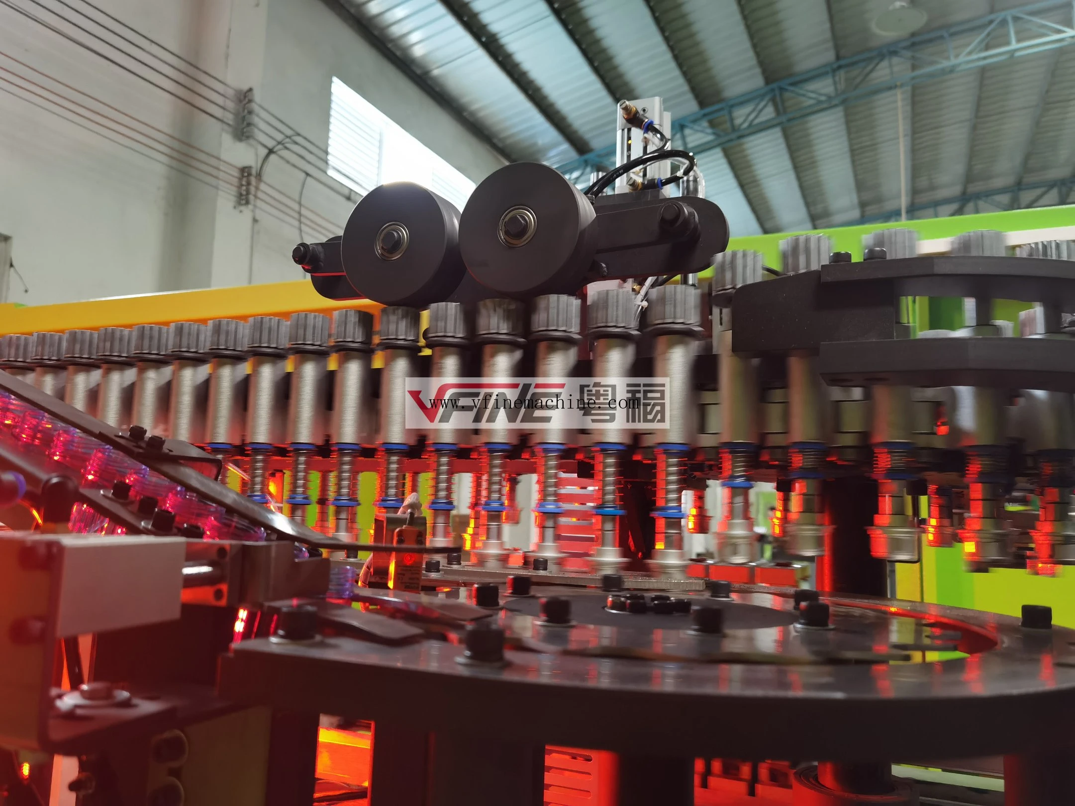 VFINE - Máquina de moldagem por sopro totalmente automática para fabricação de garrafões de água de plástico PET de 5 galões (20 litros). 3