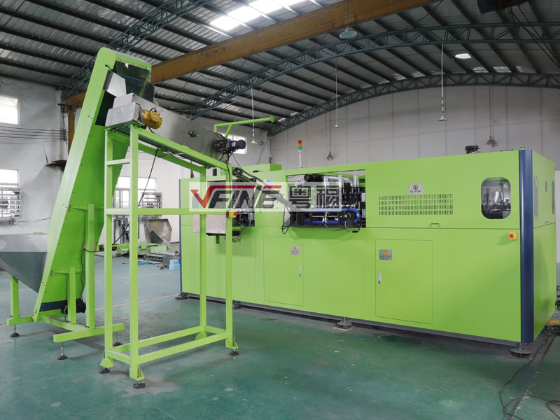 VFINE - Máquina de sopro de 4 cavidades para enchimento a quente de garrafas PET de plástico. Fabricação e produção de moldes por sopro. 1