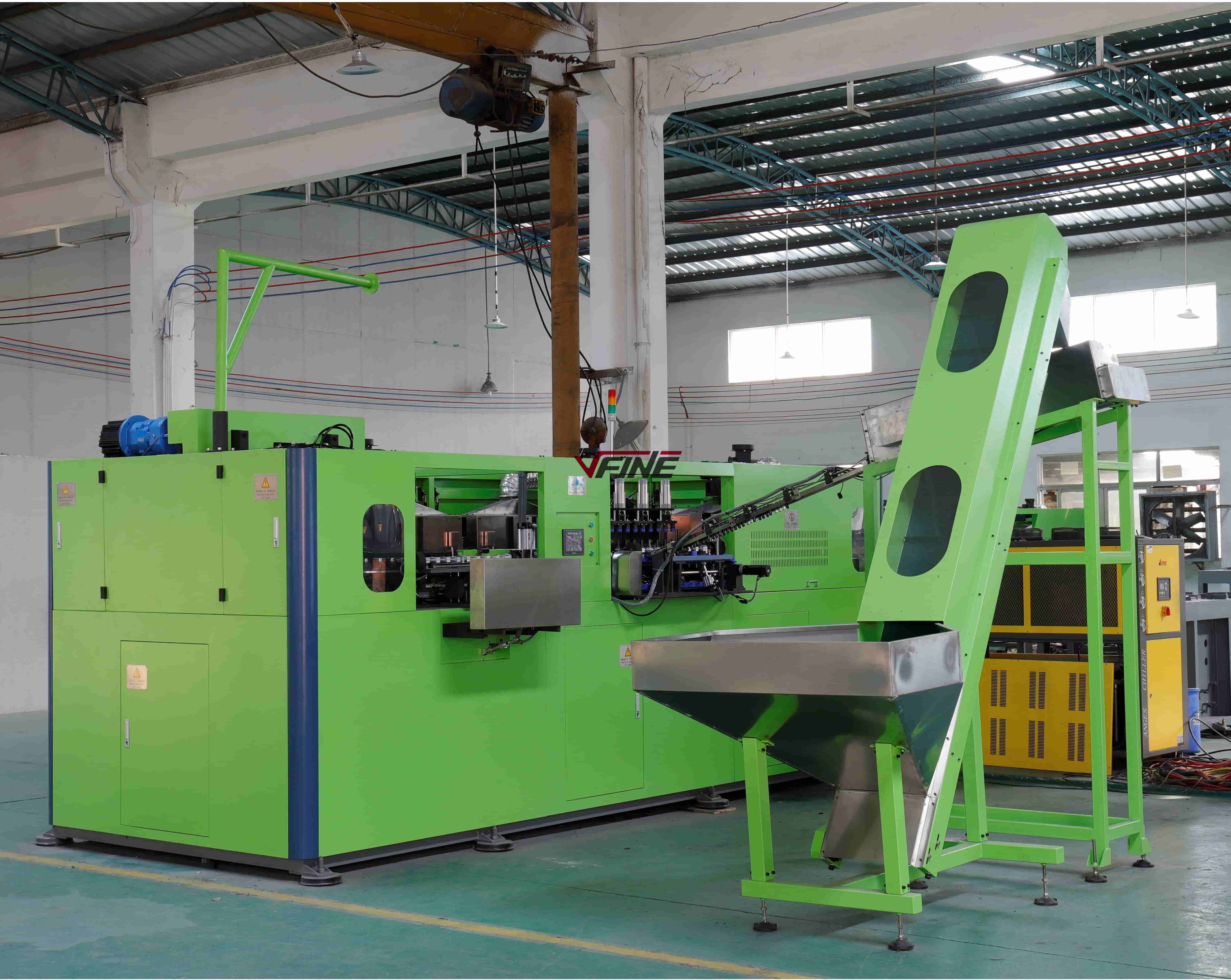 4cavity blow molding machine 1