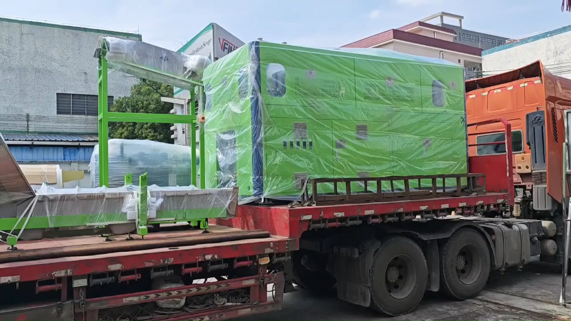 Destekleyici tesislerle VFINE Üfleme makinesi teslimatı