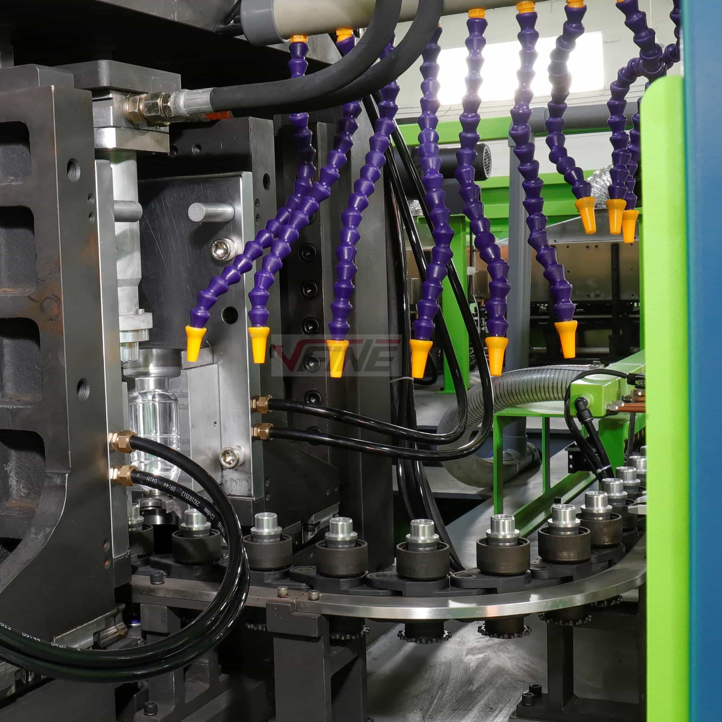 plastic bottle manufacturing machine