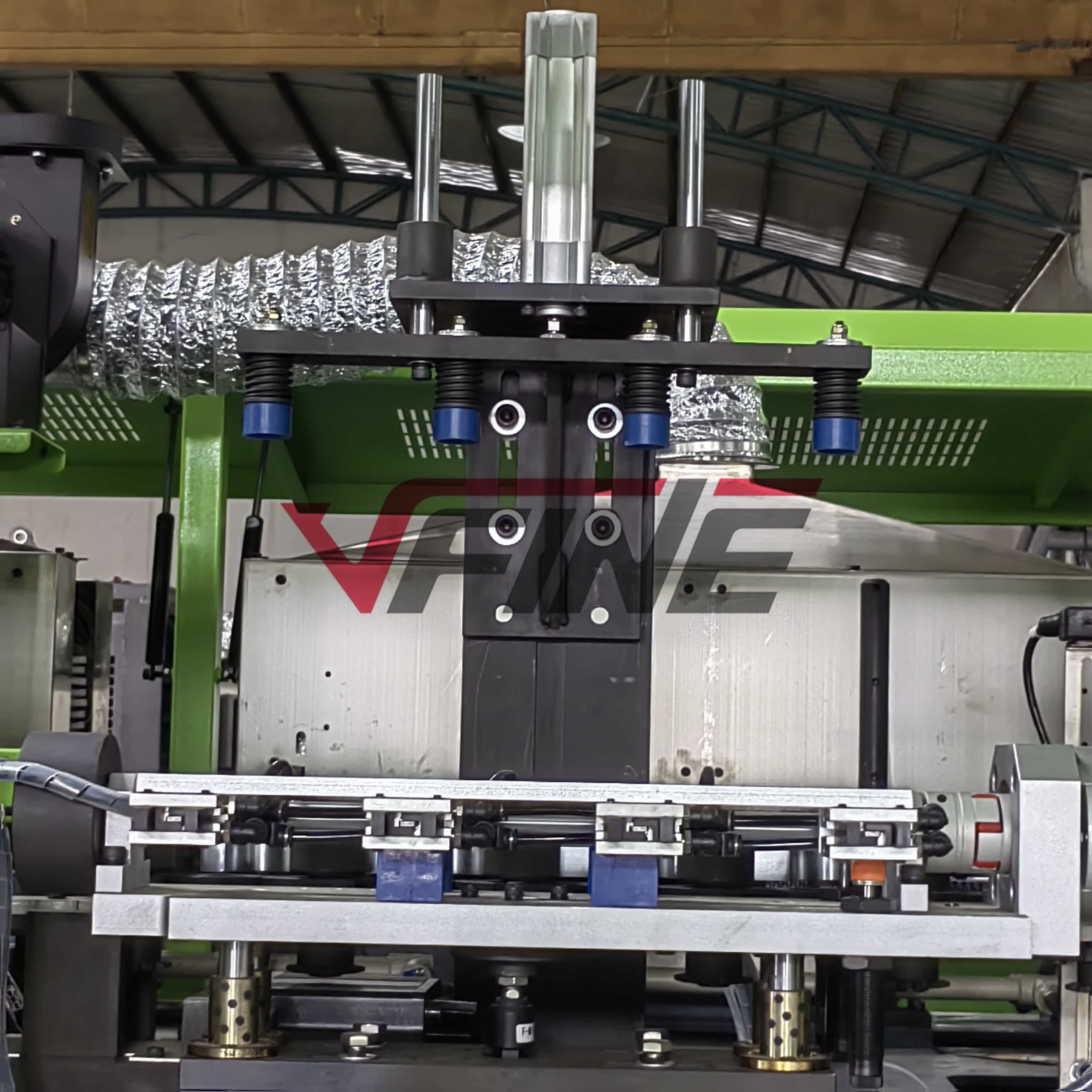 Intro to 4cavity bottle blow molding machine VFINE 4