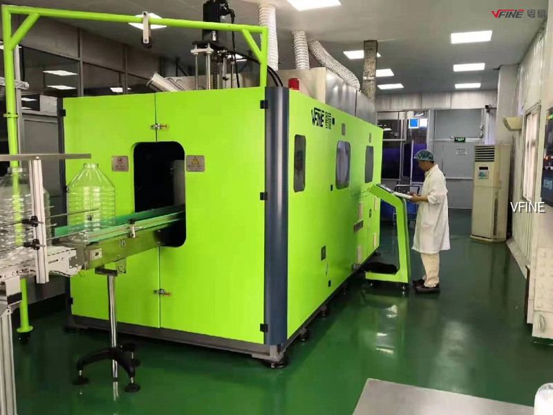 4-Cavity Fully Automatic Pet Bottle Blowing Machine 3000-3500bph 1