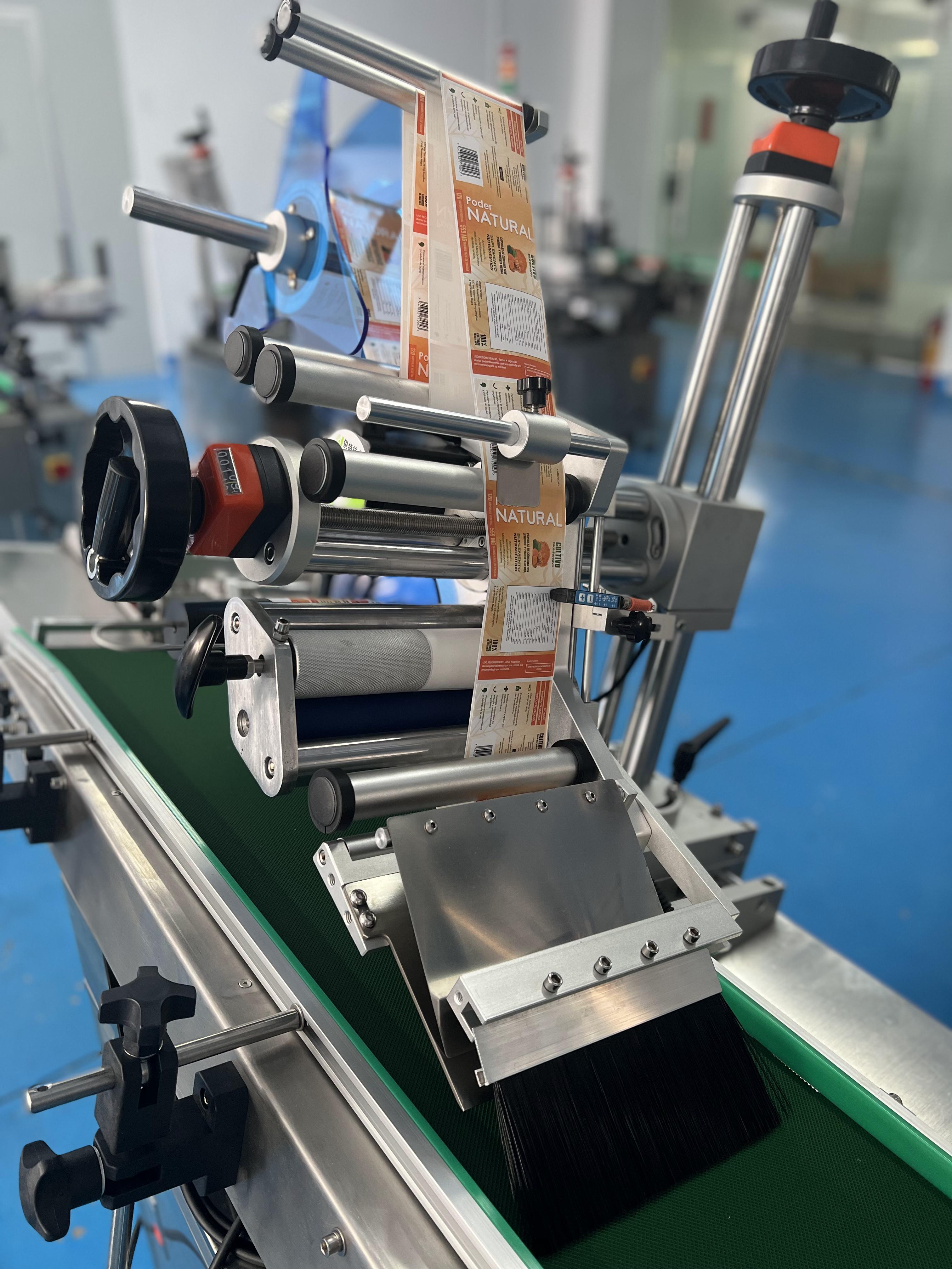APM-L113 Plně automatický stroj na lepení etiket na krabice a uzavírání etiket na kapsy