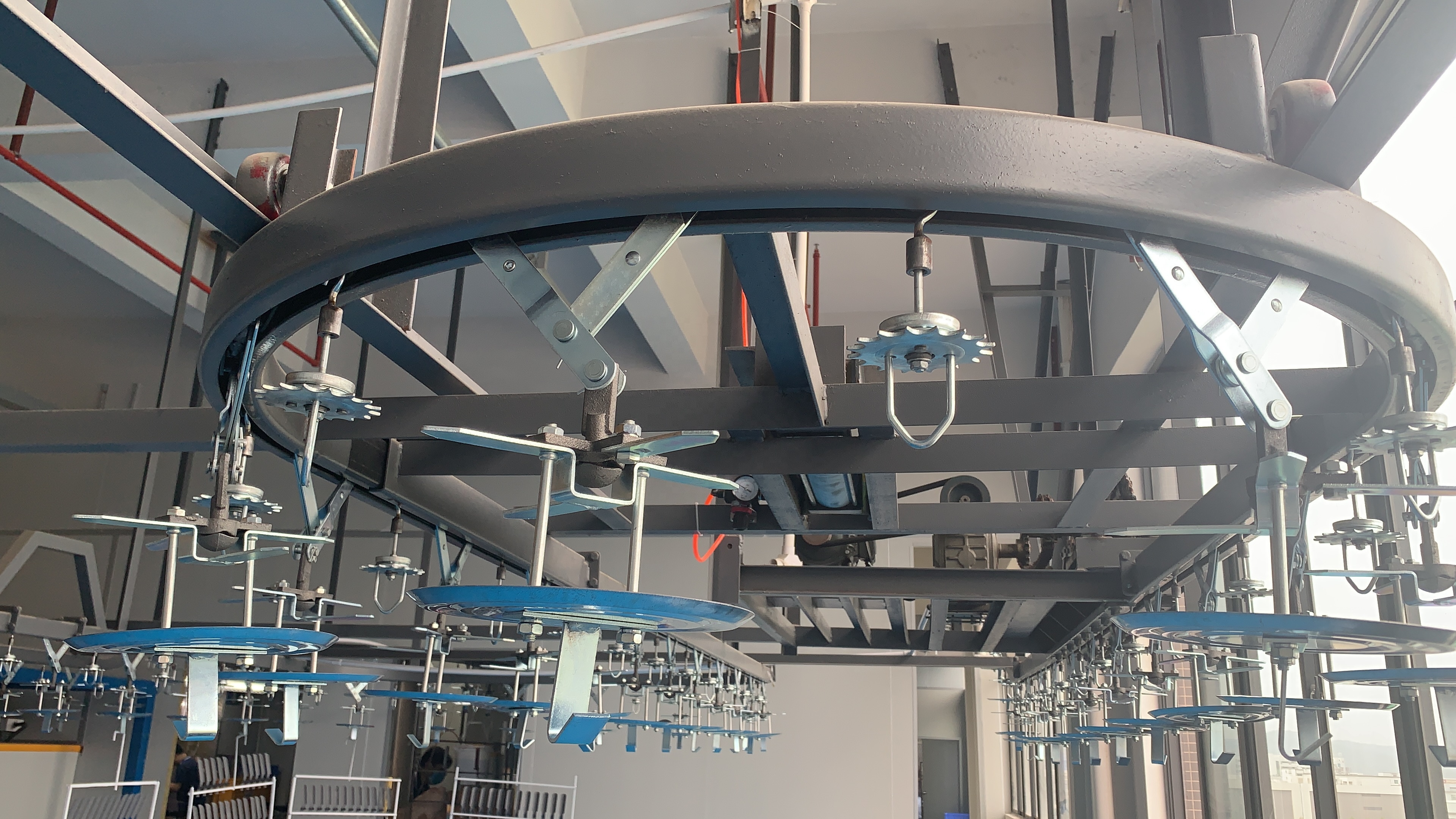 ઓવર હેડ કન્વેયર સાથે ફેક્ટરી ડાયરેક્ટ સપ્લાય પાવડર સ્પ્રે લિક્વિડ કોટિંગ પેઇન્ટિંગ મશીન પ્રોડક્શન લાઇન 10