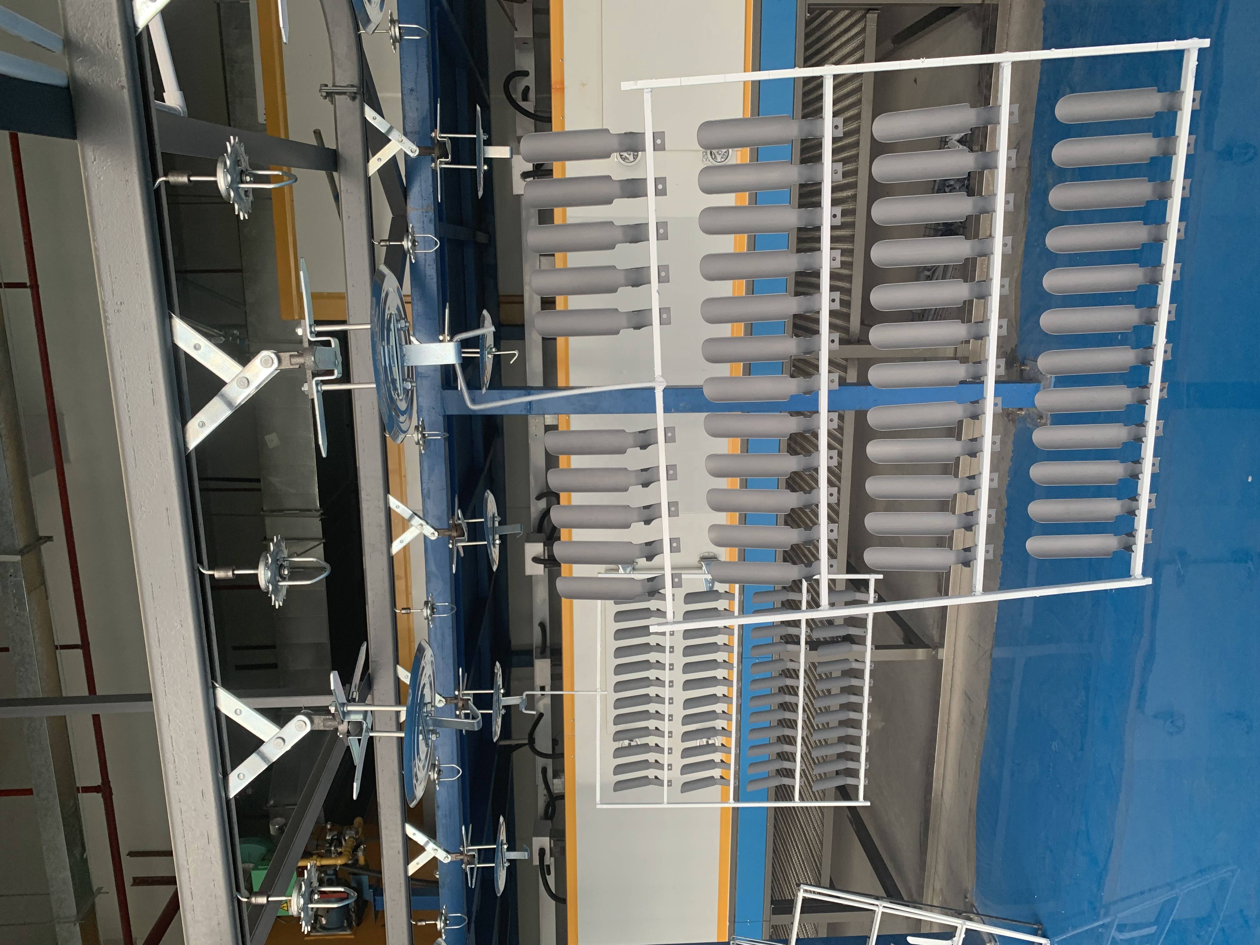 ઓવર હેડ કન્વેયર સાથે ફેક્ટરી ડાયરેક્ટ સપ્લાય પાવડર સ્પ્રે લિક્વિડ કોટિંગ પેઇન્ટિંગ મશીન પ્રોડક્શન લાઇન 12