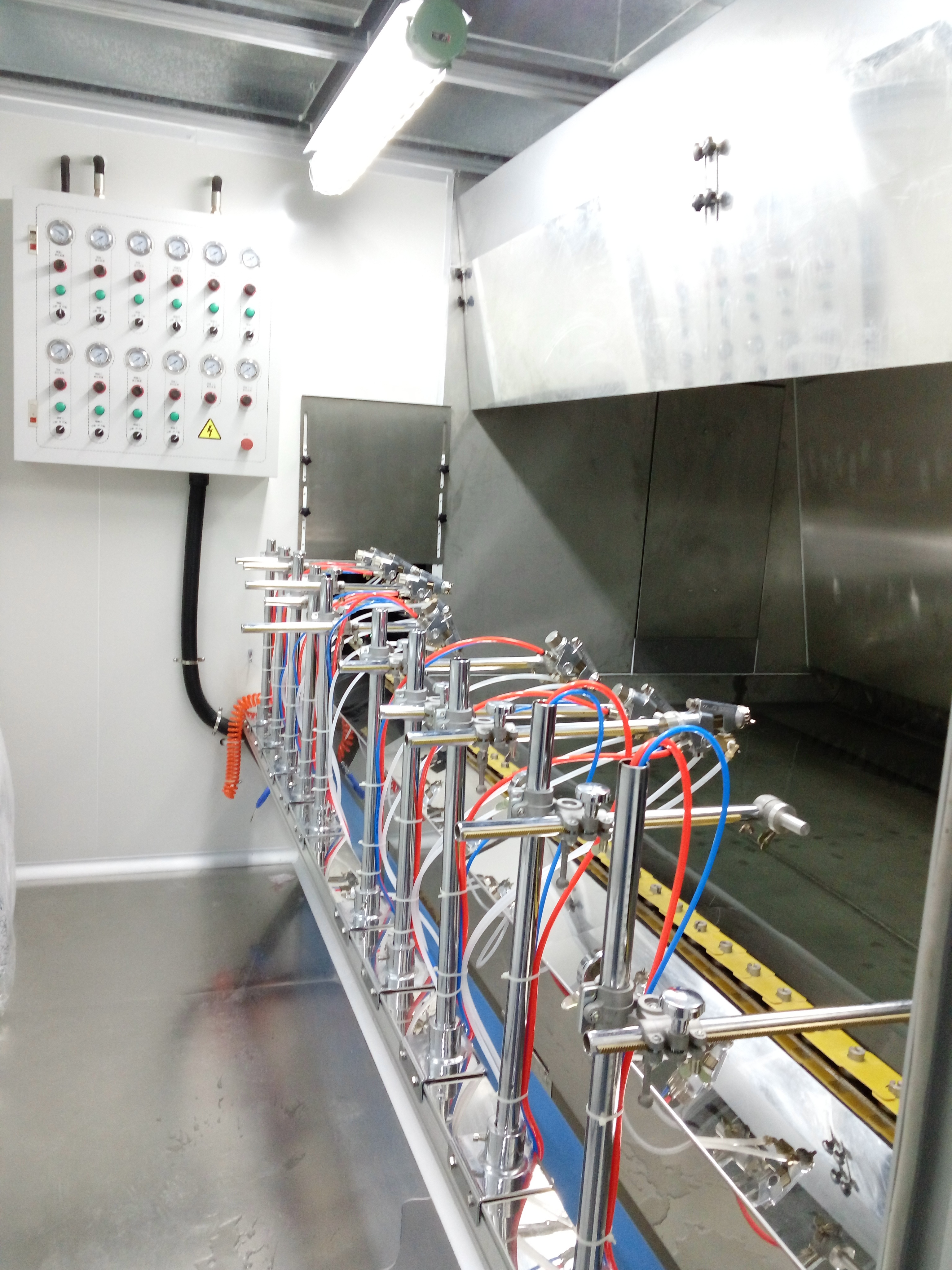 Xeta Hilberîna Sprayê ya Boyaxa UV ya Otomatîk ji bo Kozmetîkan Hem Şûşeyên Plastîk û Hem jî yên Qedeh bi Zuhakirina Ir û Veguhestina Rotary 11