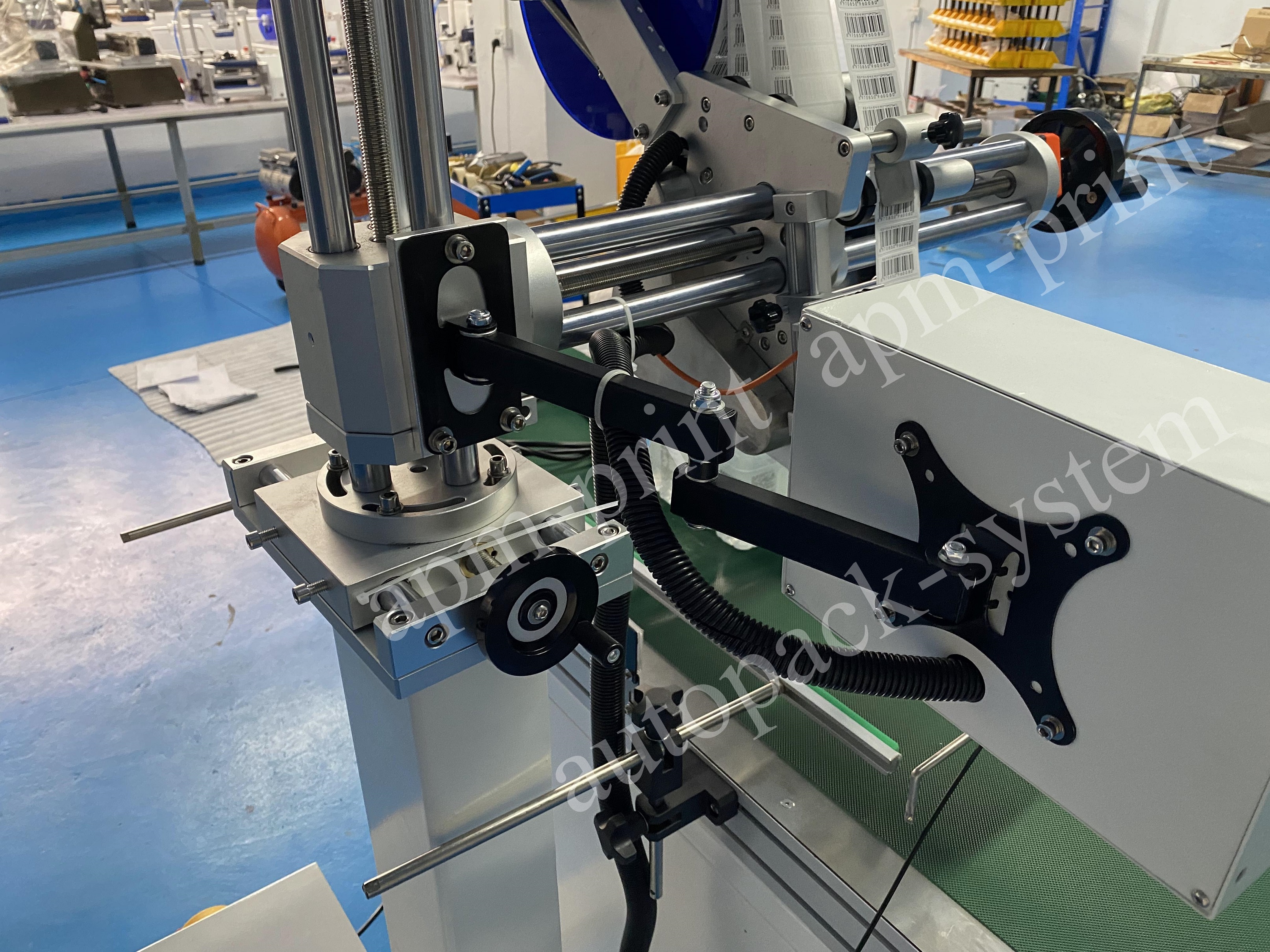 APM PRINT - APM-L300 automatic flat plane top side shrink pack label applicator labeling machine 10
