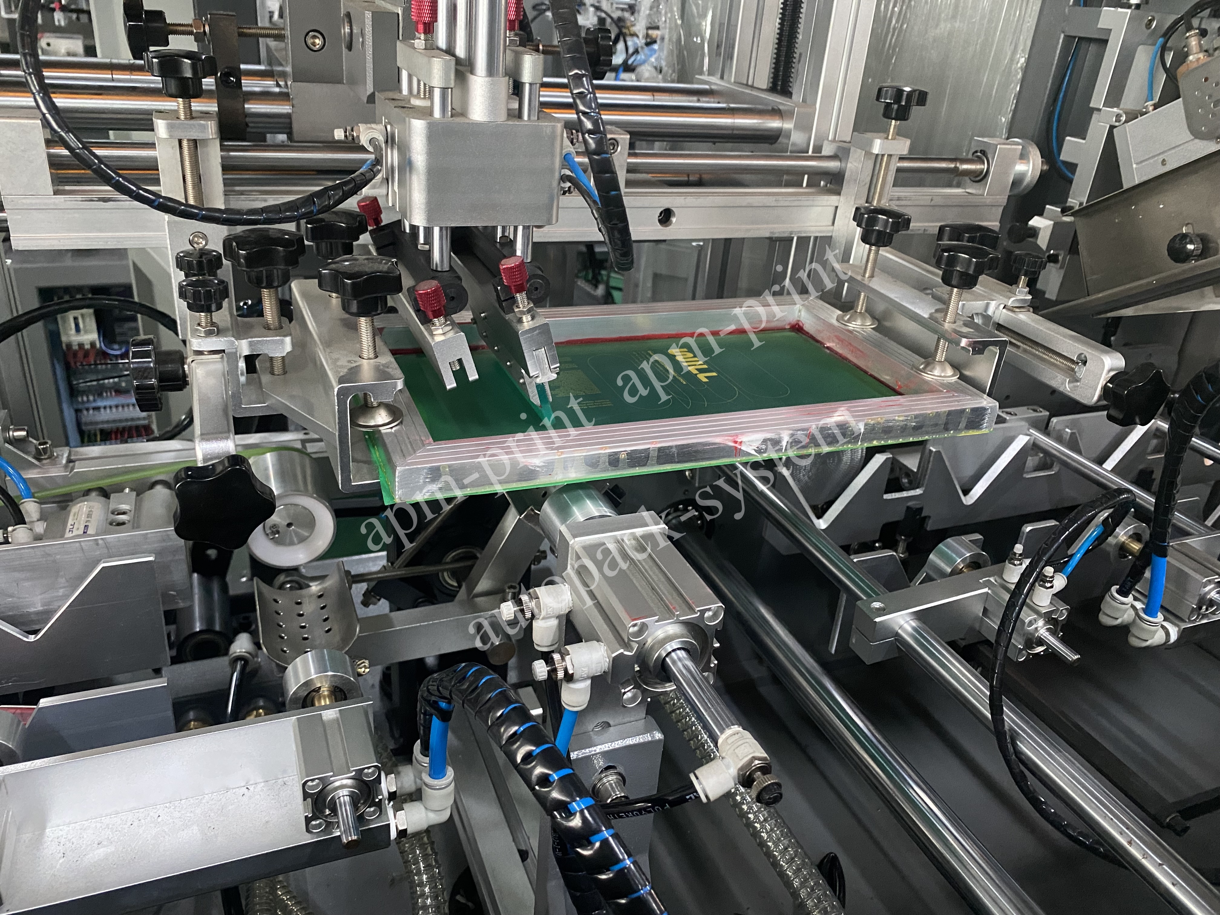 APM PRINT-S102 Automatyske skermprintmasine foar meardere kleuren foar it printsjen fan plestik bekers en flessen 9