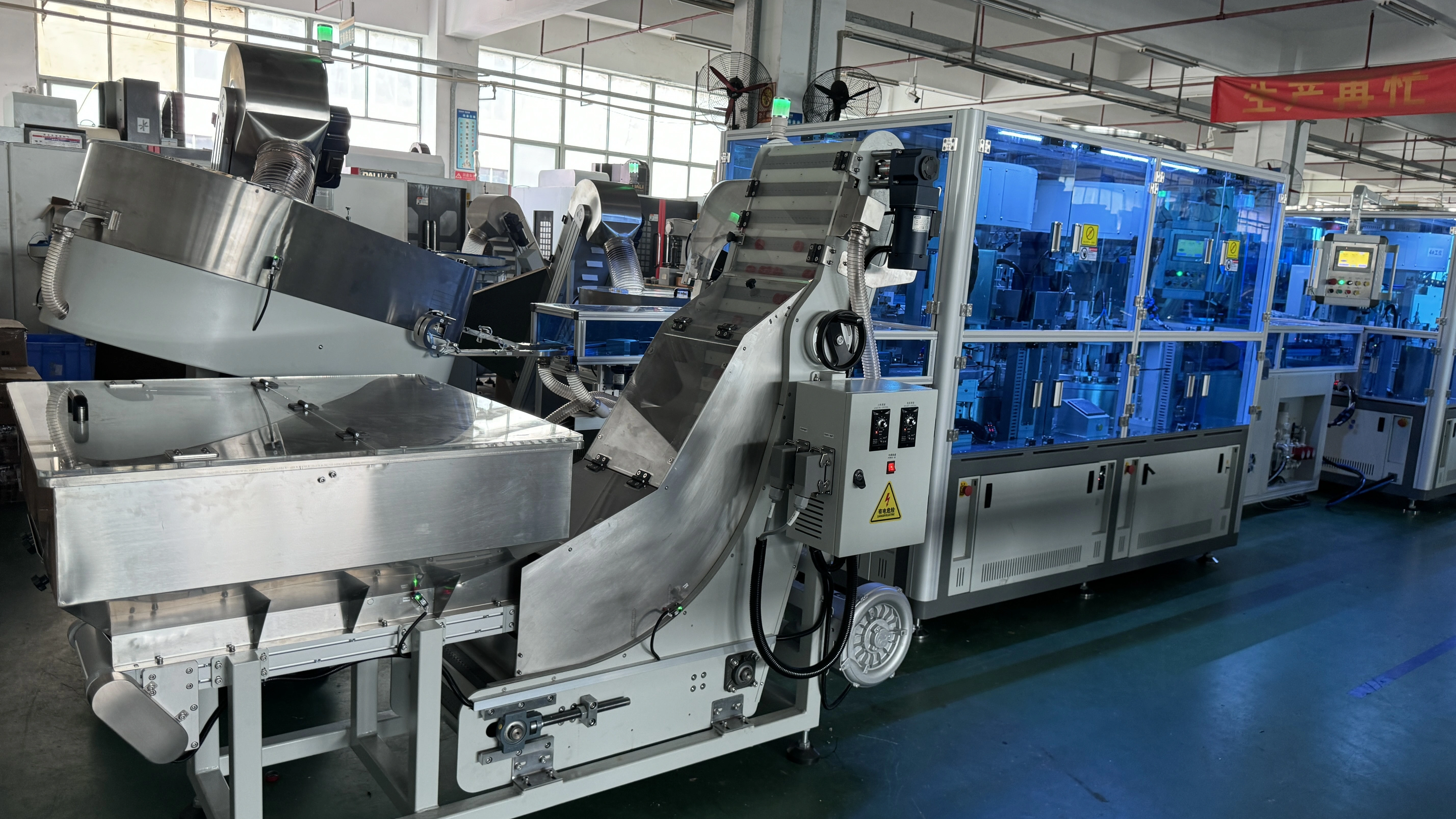 APM-Fully automatic bottle caps assembly machine factory 1