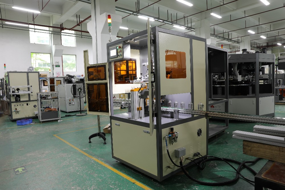 APM PRINT - CNC101 automatinis servo šilkografinis spausdintuvas stikliniams buteliams, robotas su butelių stovu, automatinis šilkografinis spausdintuvas 9