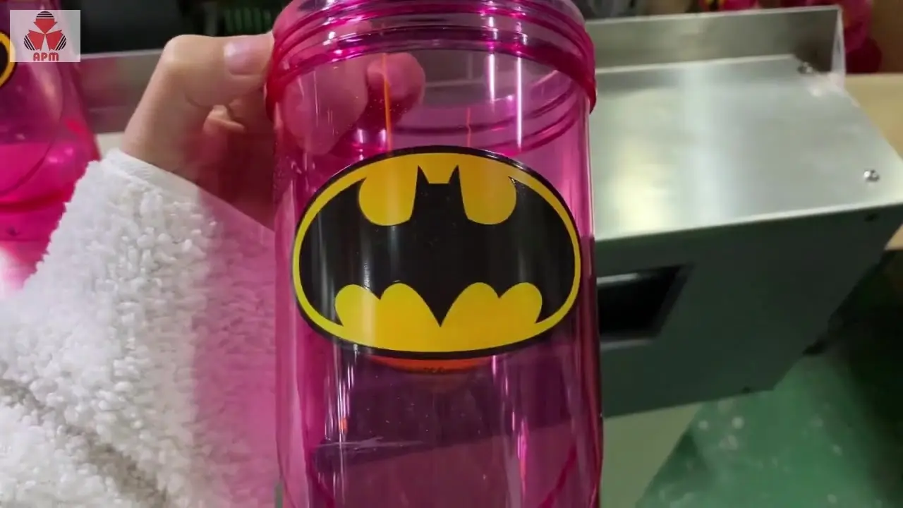 APMPRINT-S104M Stampatur awtomatiku tal-iskrin b'ħafna kuluri għall-istampar ta' fliexken ta' tazzi tal-metall tal-ħġieġ tal-plastik 1