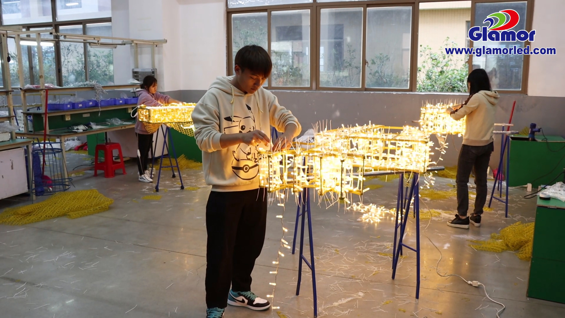 Glamour Lighting'in LED motifli ışıkları nasıl ürettiğine bir bakalım 2