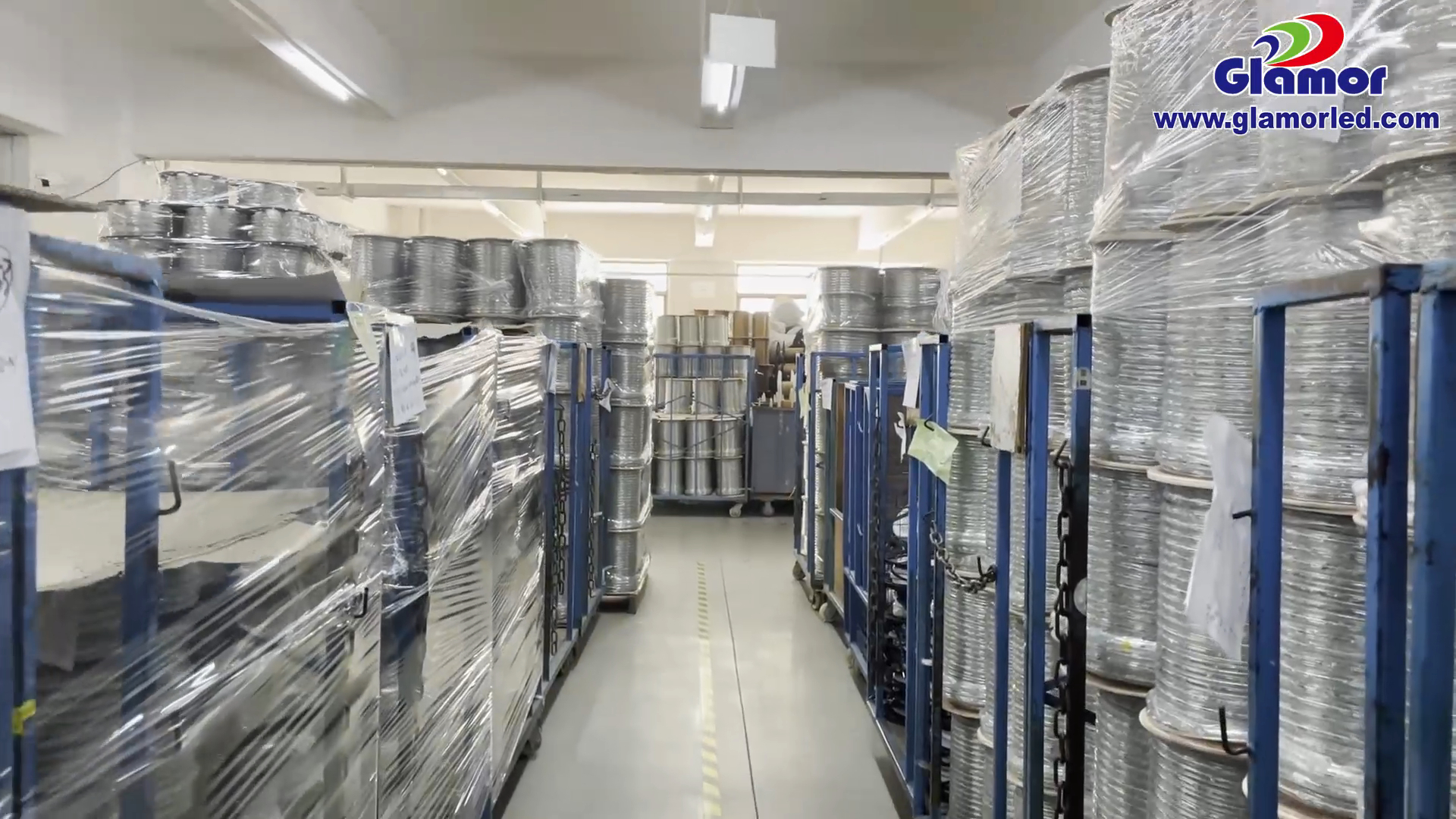 அனுப்பத் தயாராக உள்ள LED ஸ்ட்ரிப் லைட் கிடங்கிற்கு ஒரு வருகை. 2